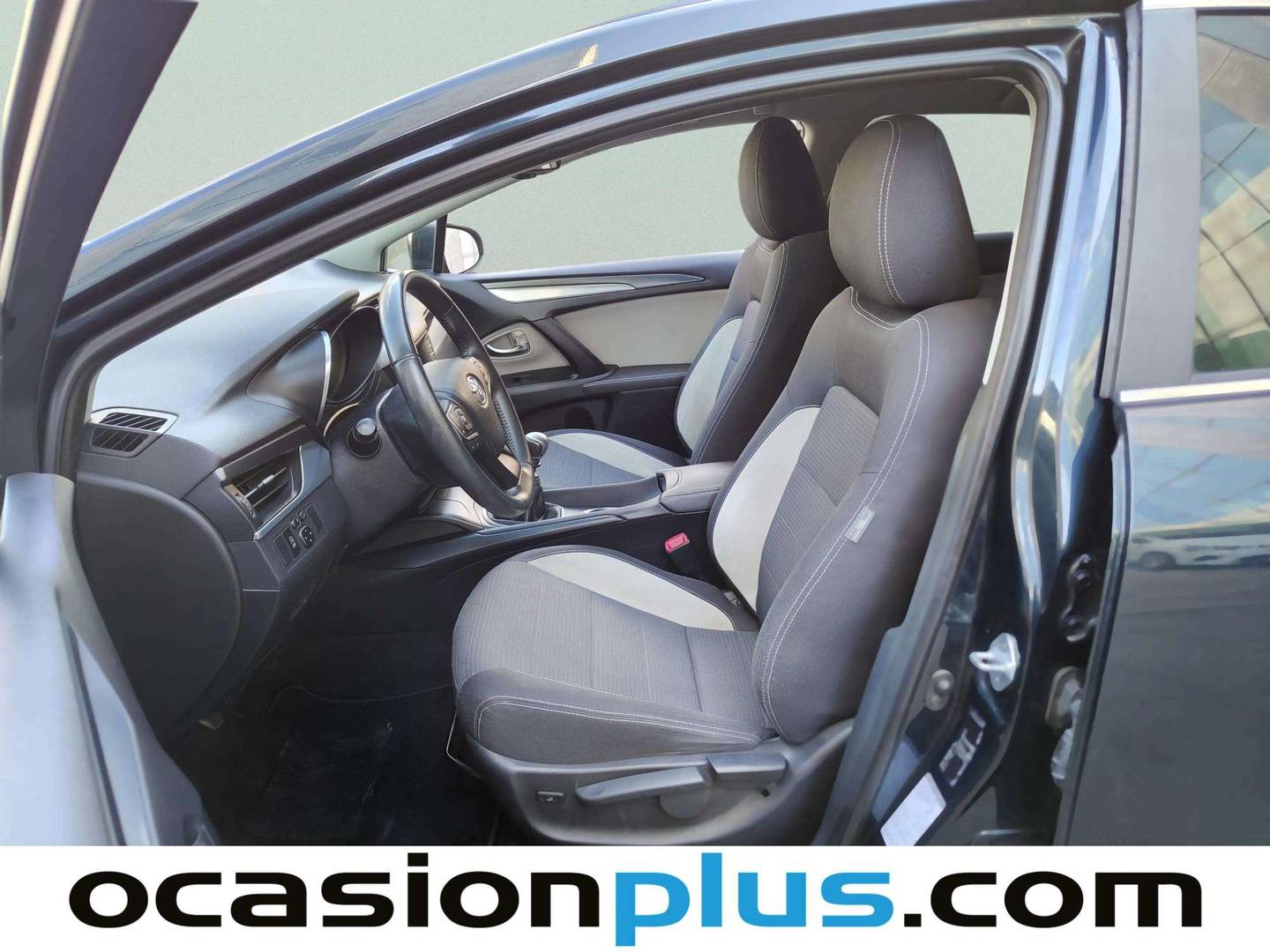Foto asientos delanteros Toyota Avensis Toyota Avensis Touring Sports 2.0 150D (143 CV)