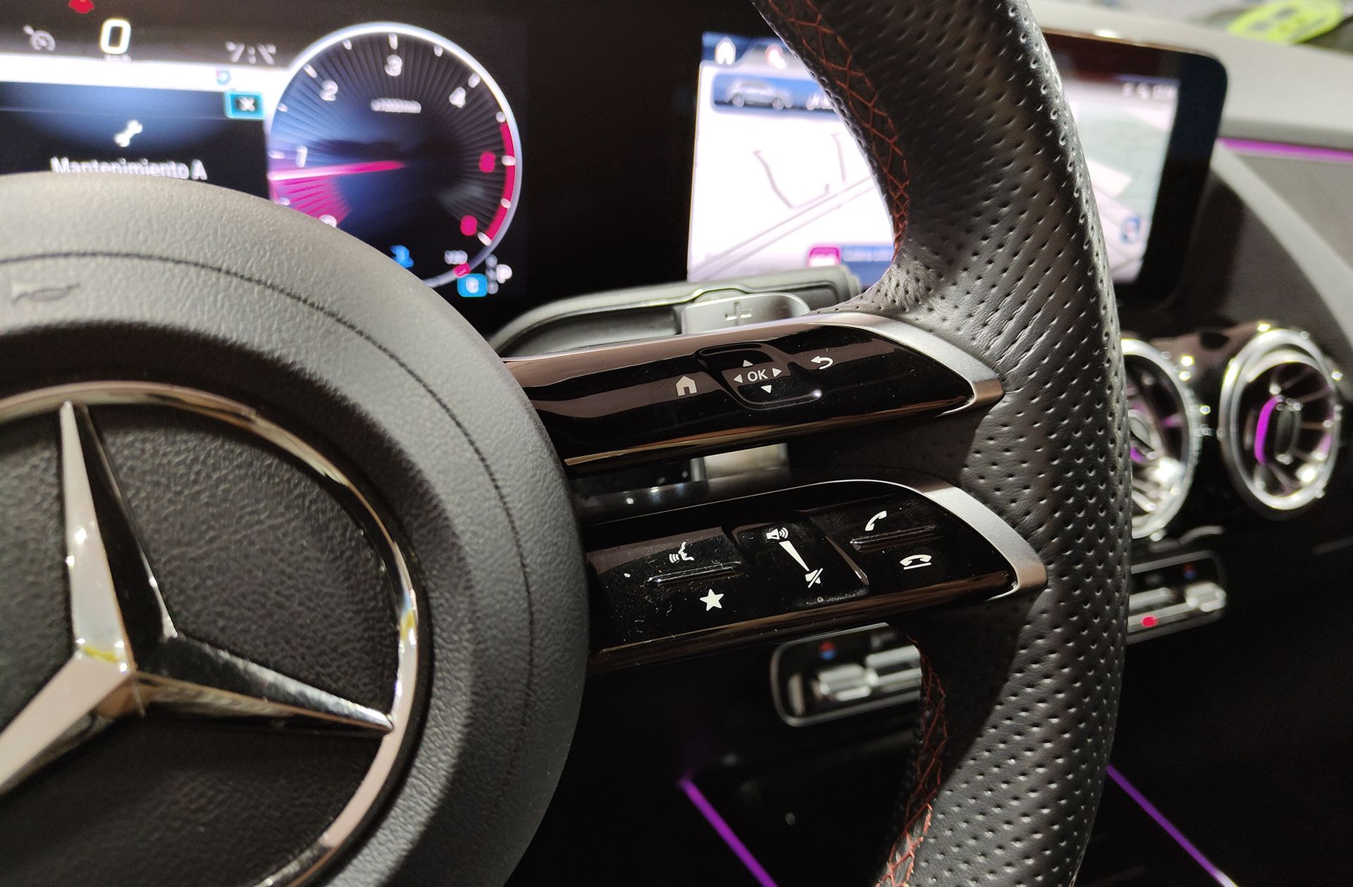 Mercedes-Benz GLA 200 d Pack AMG - foto 34