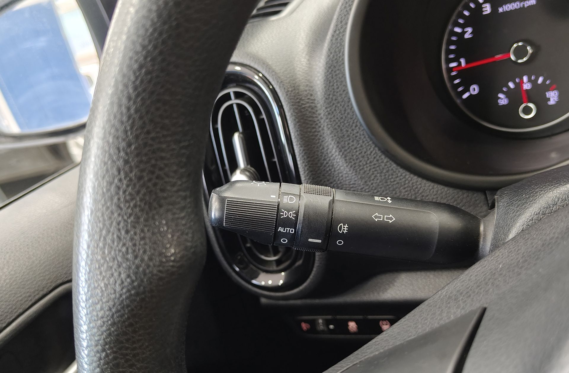 Kia Picanto 1.0 DPi Concept Pack Comfort - foto 25