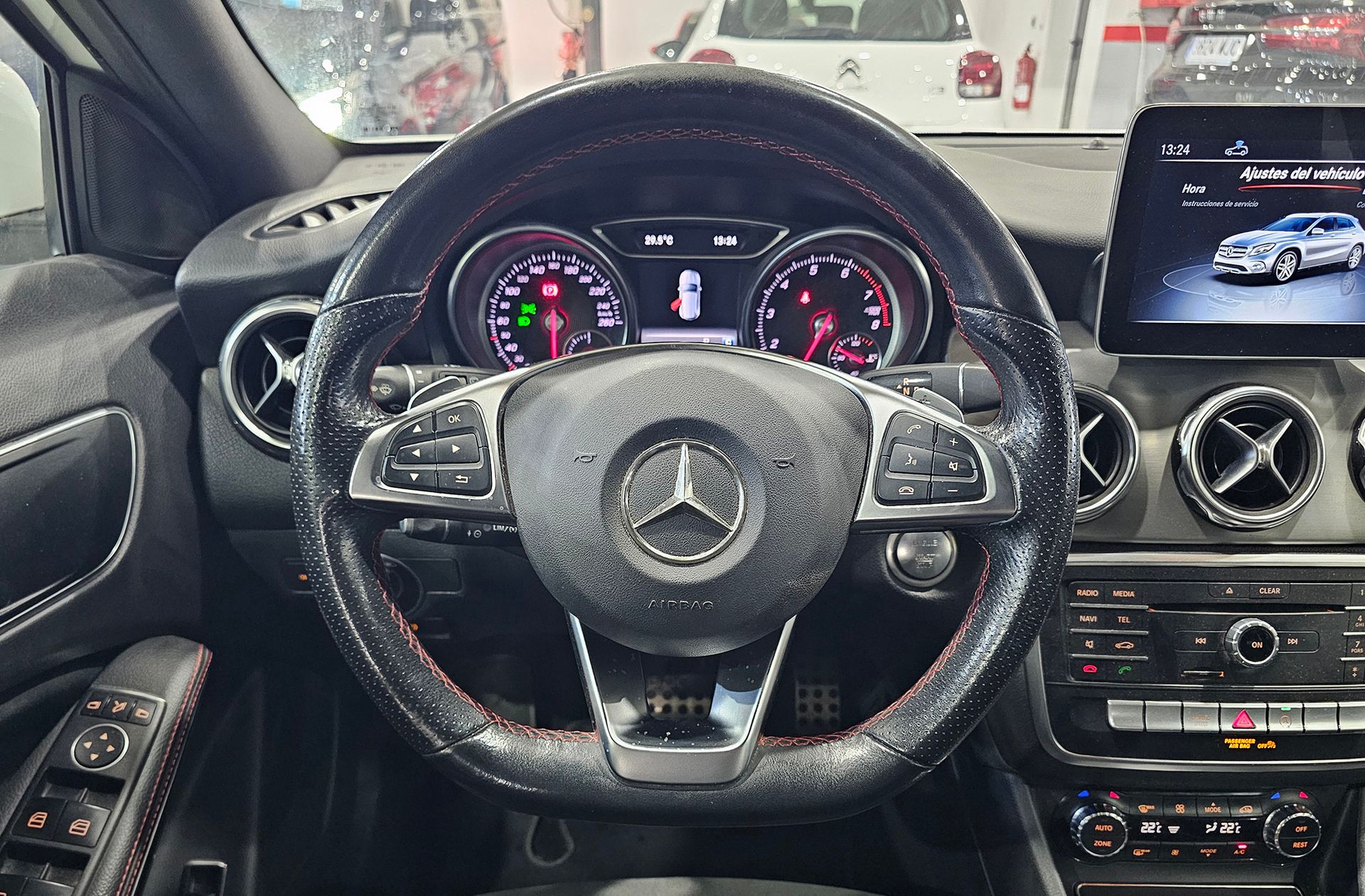 Mercedes-Benz GLA 180 Pack AMG - foto 25