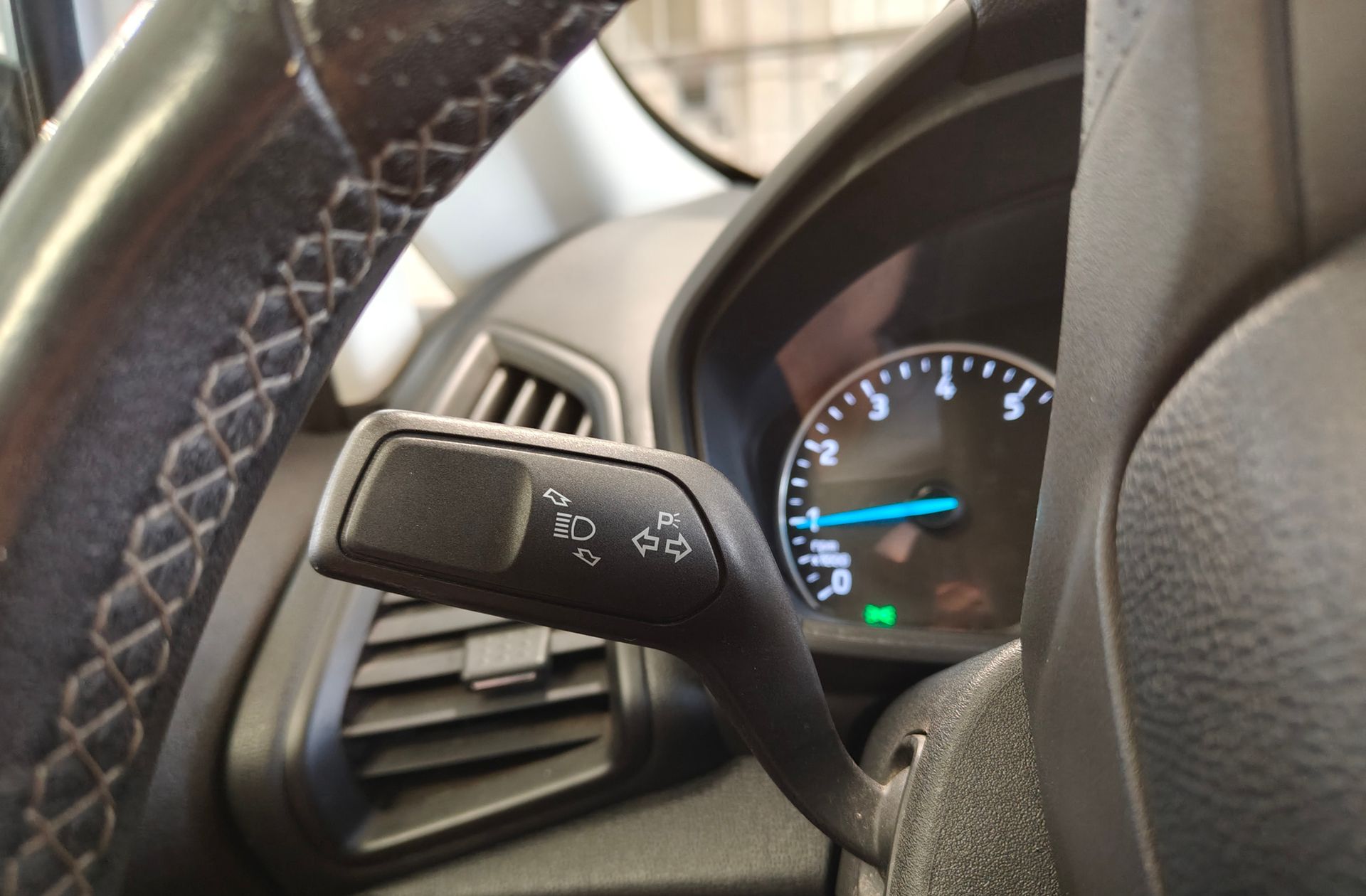 Ford EcoSport 1.0T EcoBoost ST Line - foto 23