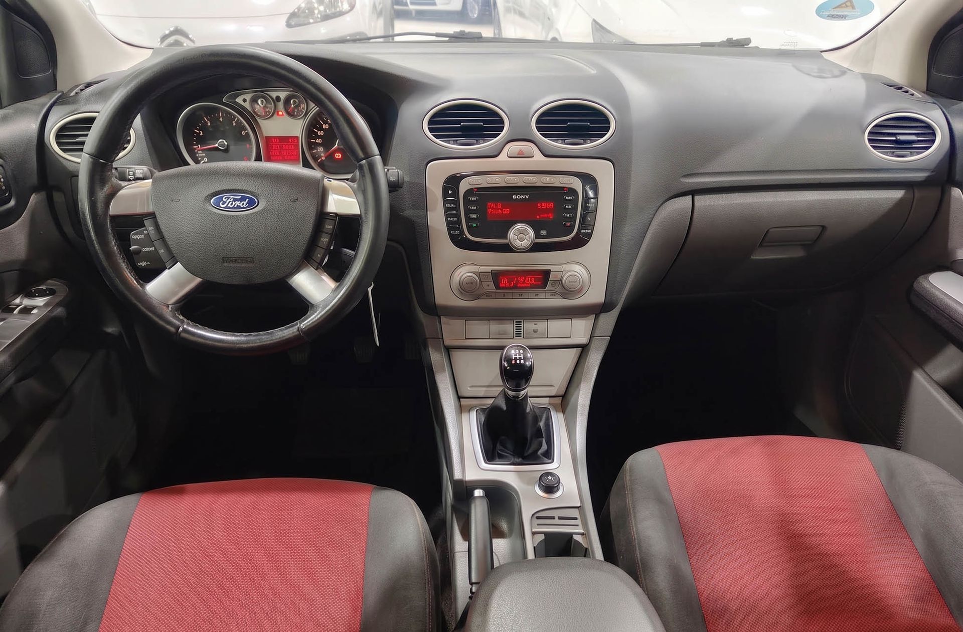 Ford Focus 1.6 Trend - foto 6