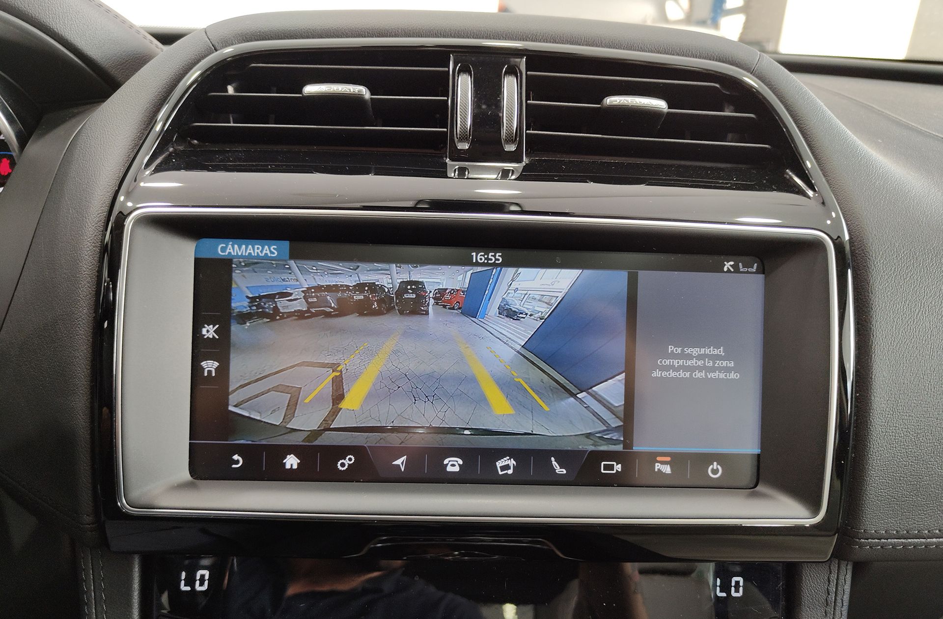 Jaguar F-Pace 2.0T i4 Prestige AWD - foto 9