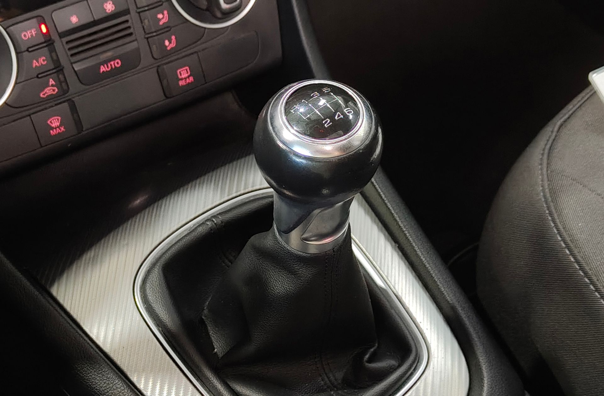 Audi Q3 design edition 2.0 TDI - foto 5