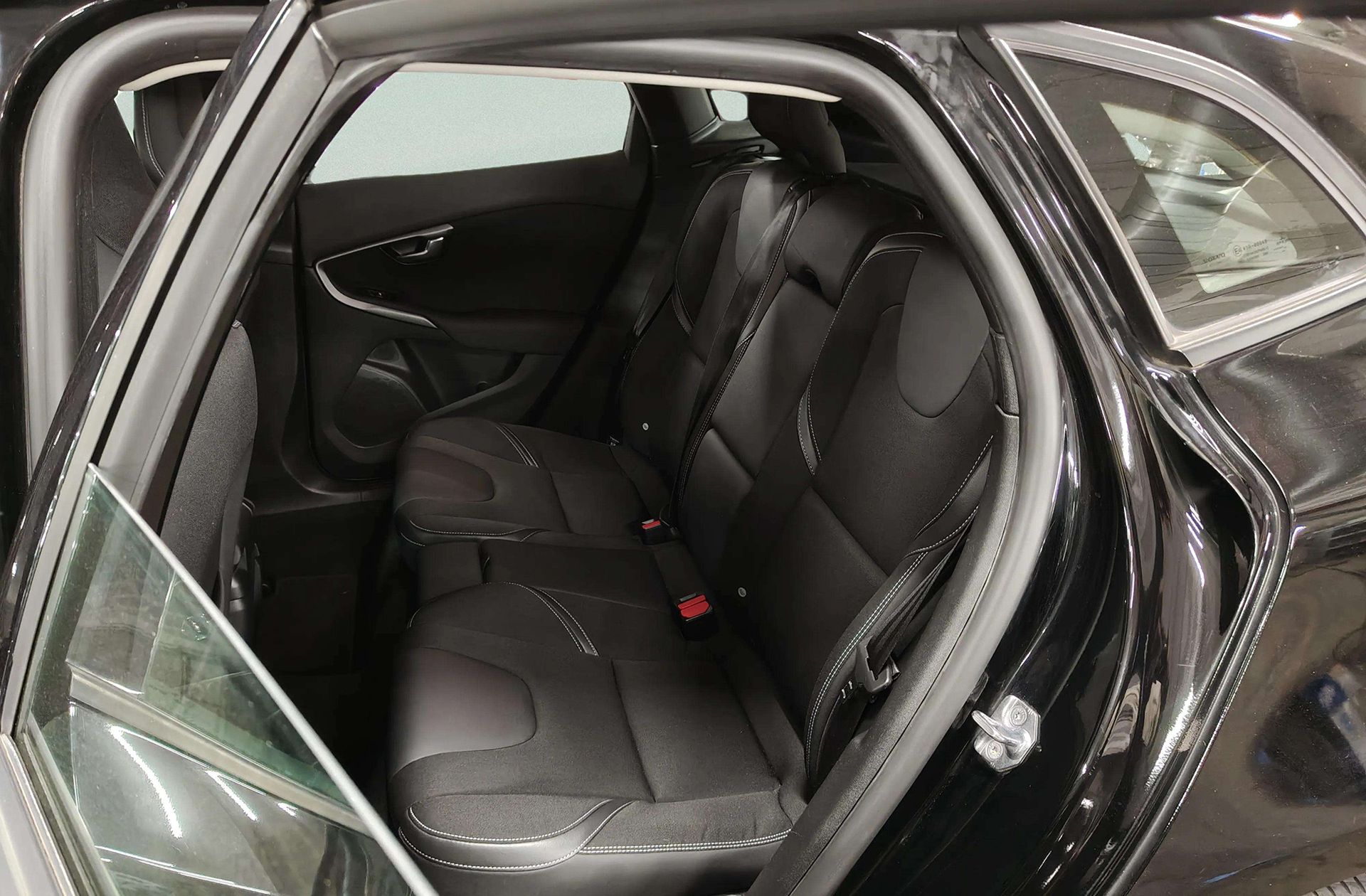 Volvo V40 2.0 D3 Momentum - foto 11