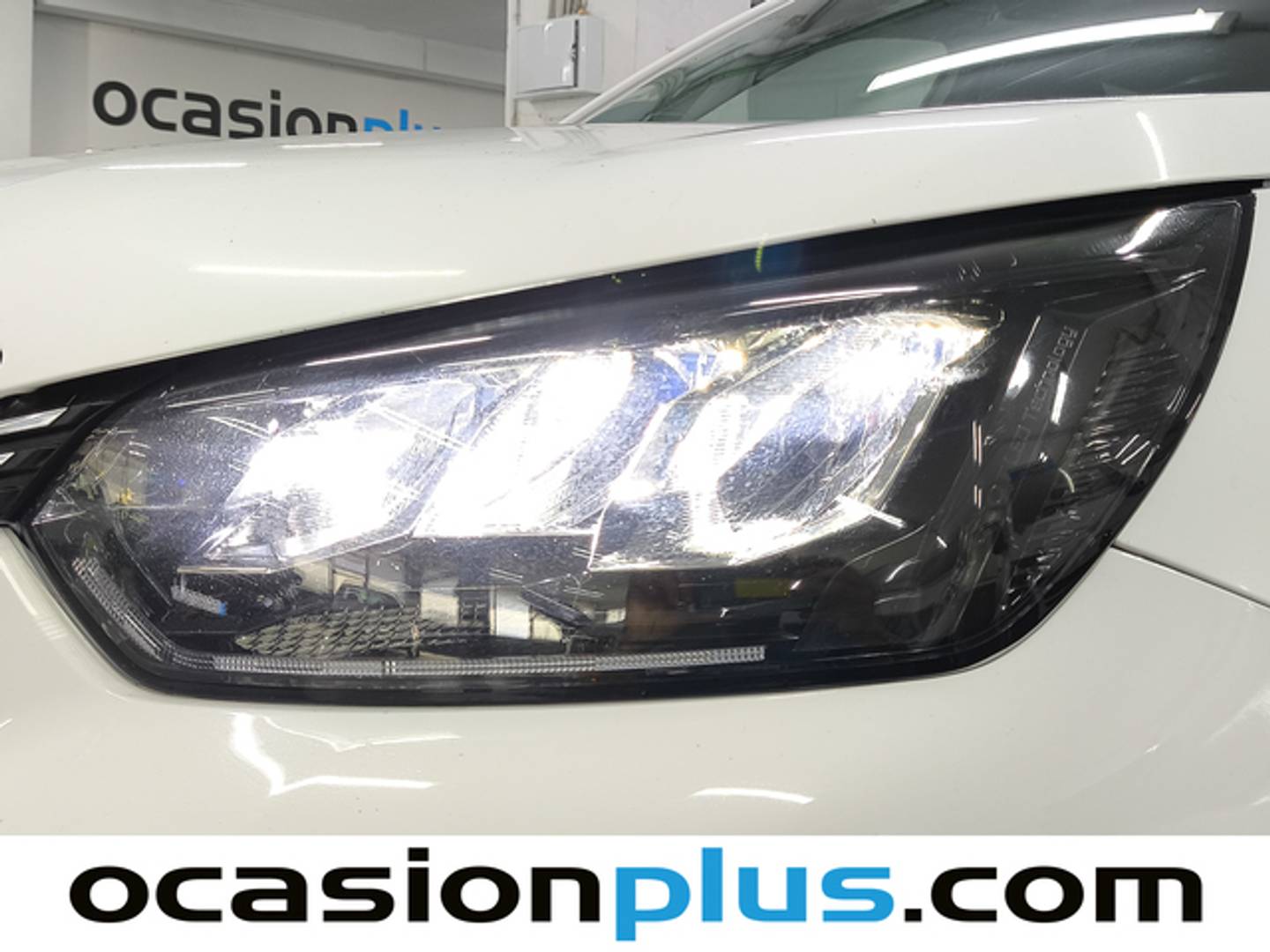 Equipamiento del Peugeot 2008 Peugeot 2008 PureTech 130 S&S Allure EAT8 (130 CV)