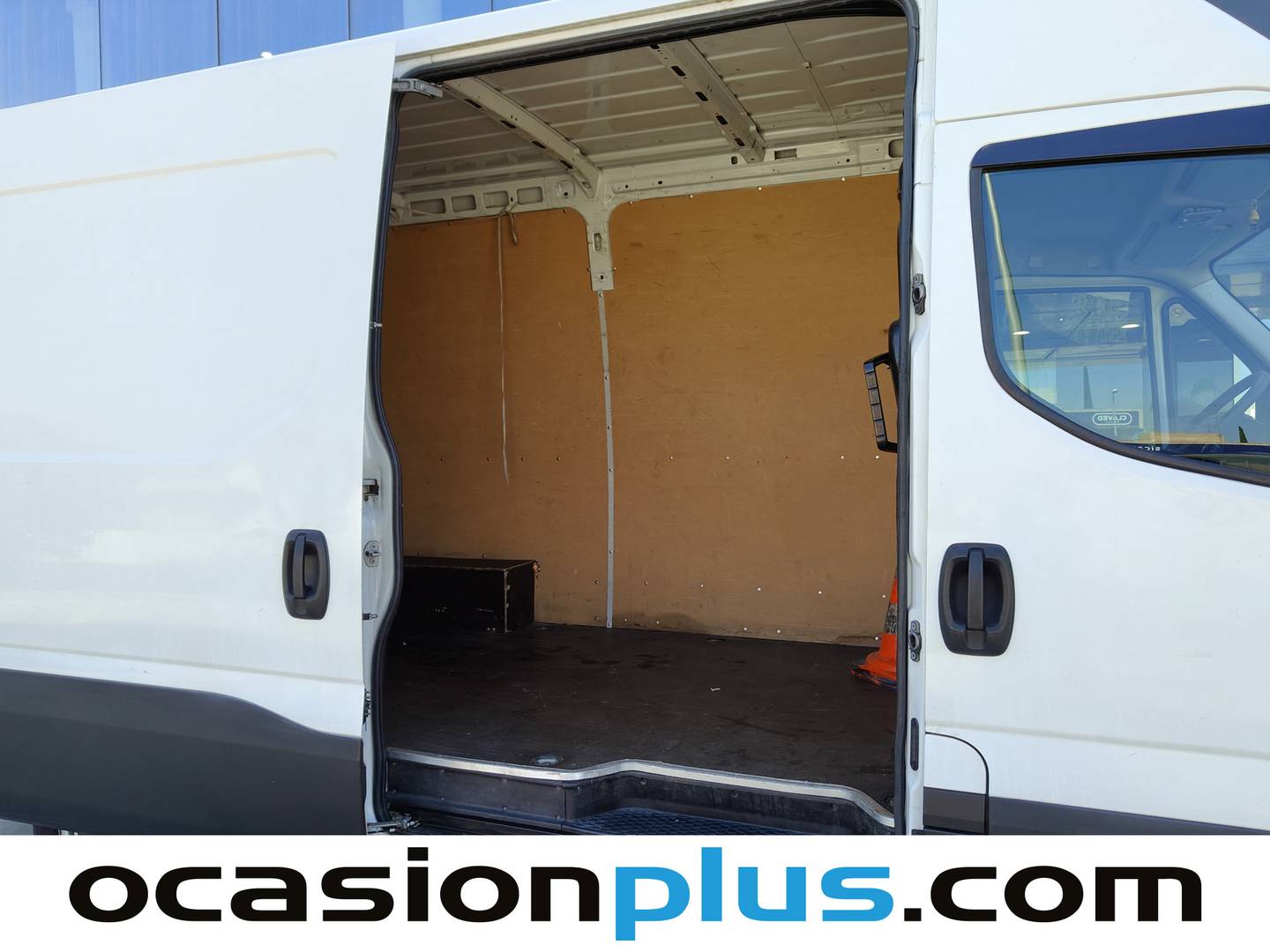 Foto asientos traseros Iveco Daily Iveco Daily Furgon 35 S 12 V 3520L/H2 (116 CV)
