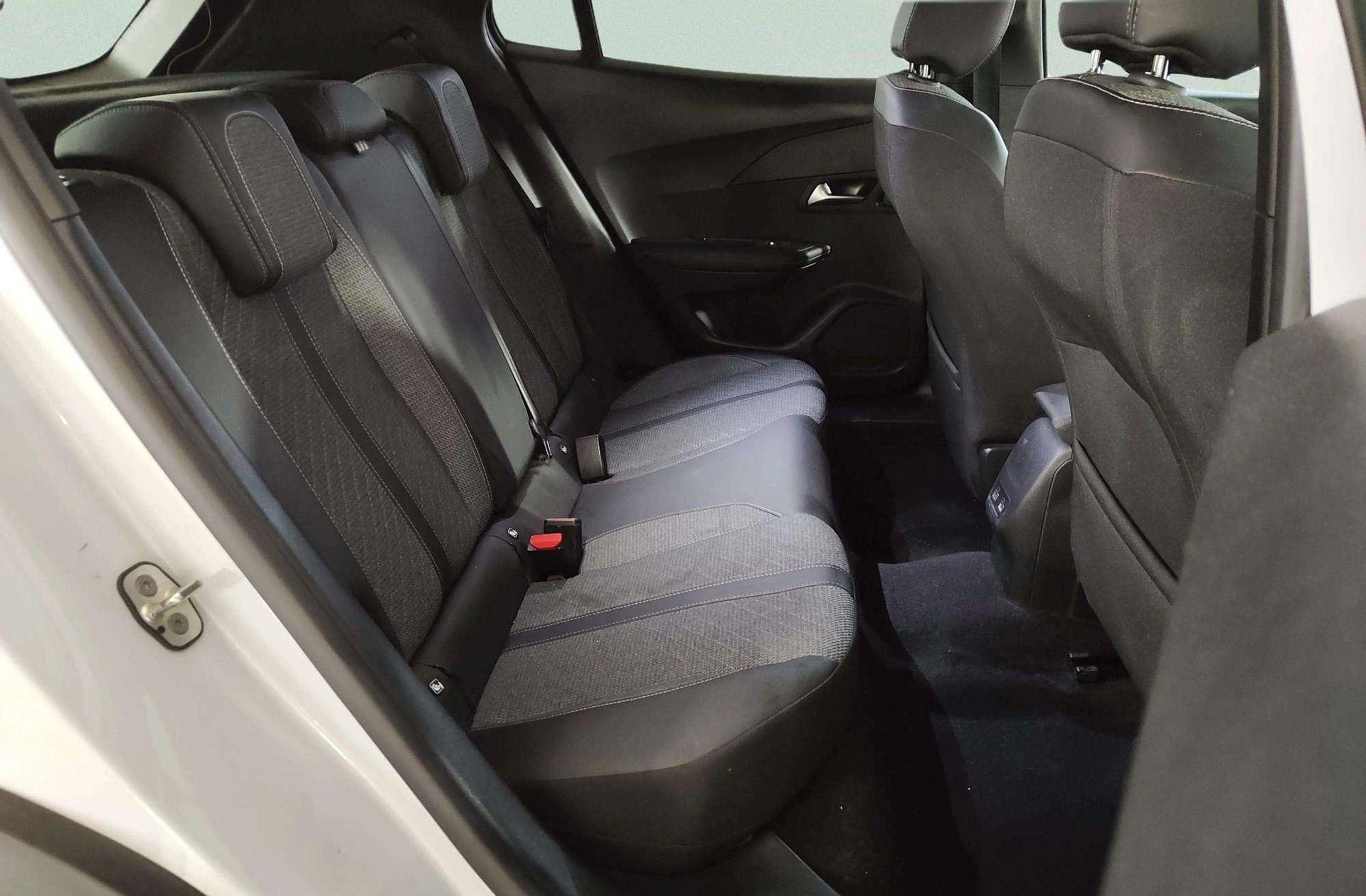 Peugeot 2008 PureTech 100 Allure - foto 19