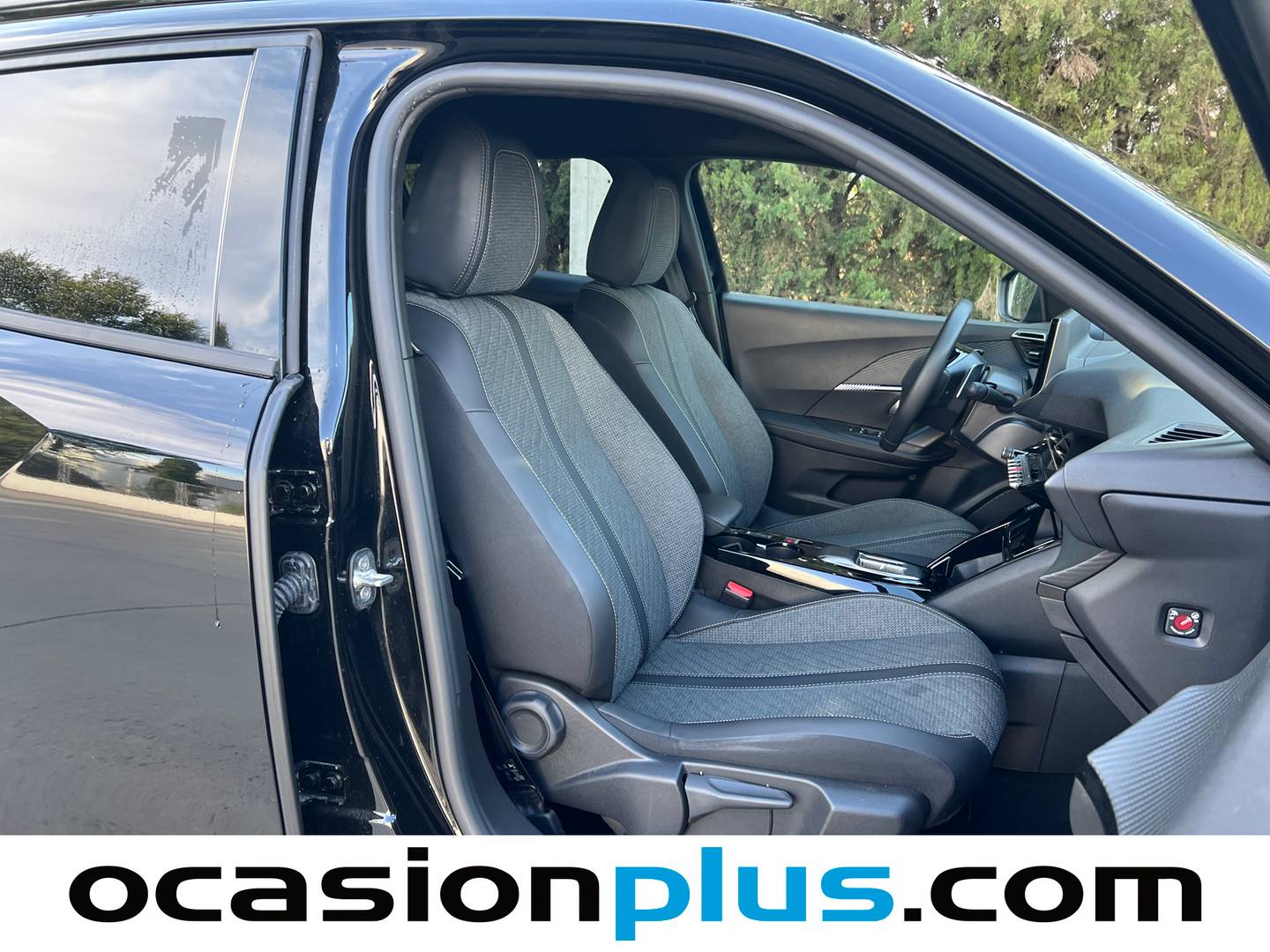 Foto Peugeot 2008 Peugeot 2008 Allure Hybrid eDCS6 (136 CV)