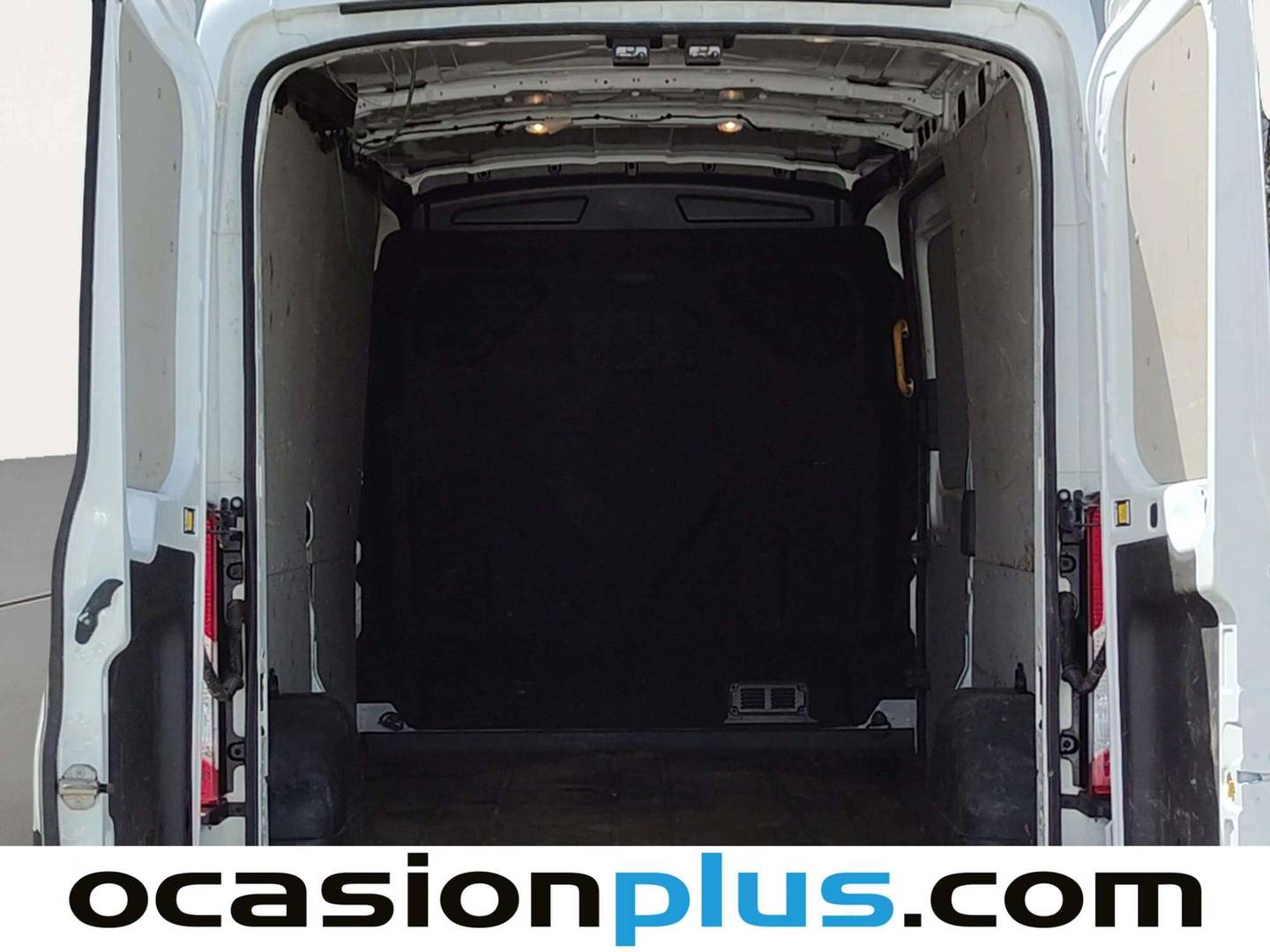 Foto asientos traseros Ford Transit Ford Transit Furgon 310 MHEV L3H2 Trend FWD (130 CV)