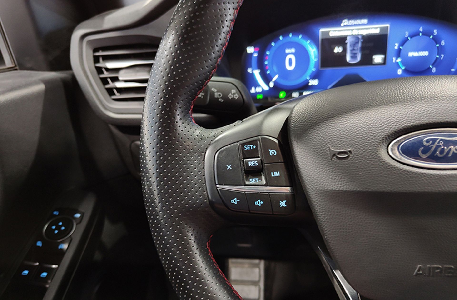 Ford Kuga 1.5 EcoBlue ST-Line - foto 28