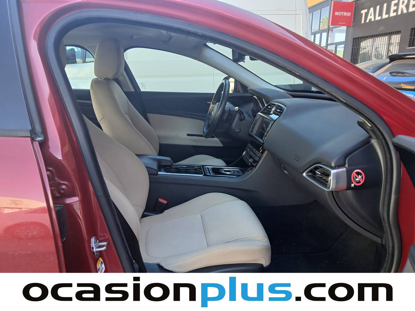 Foto Jaguar XE Jaguar XE 2.0 Diesel Pure RWD Auto (180 CV)