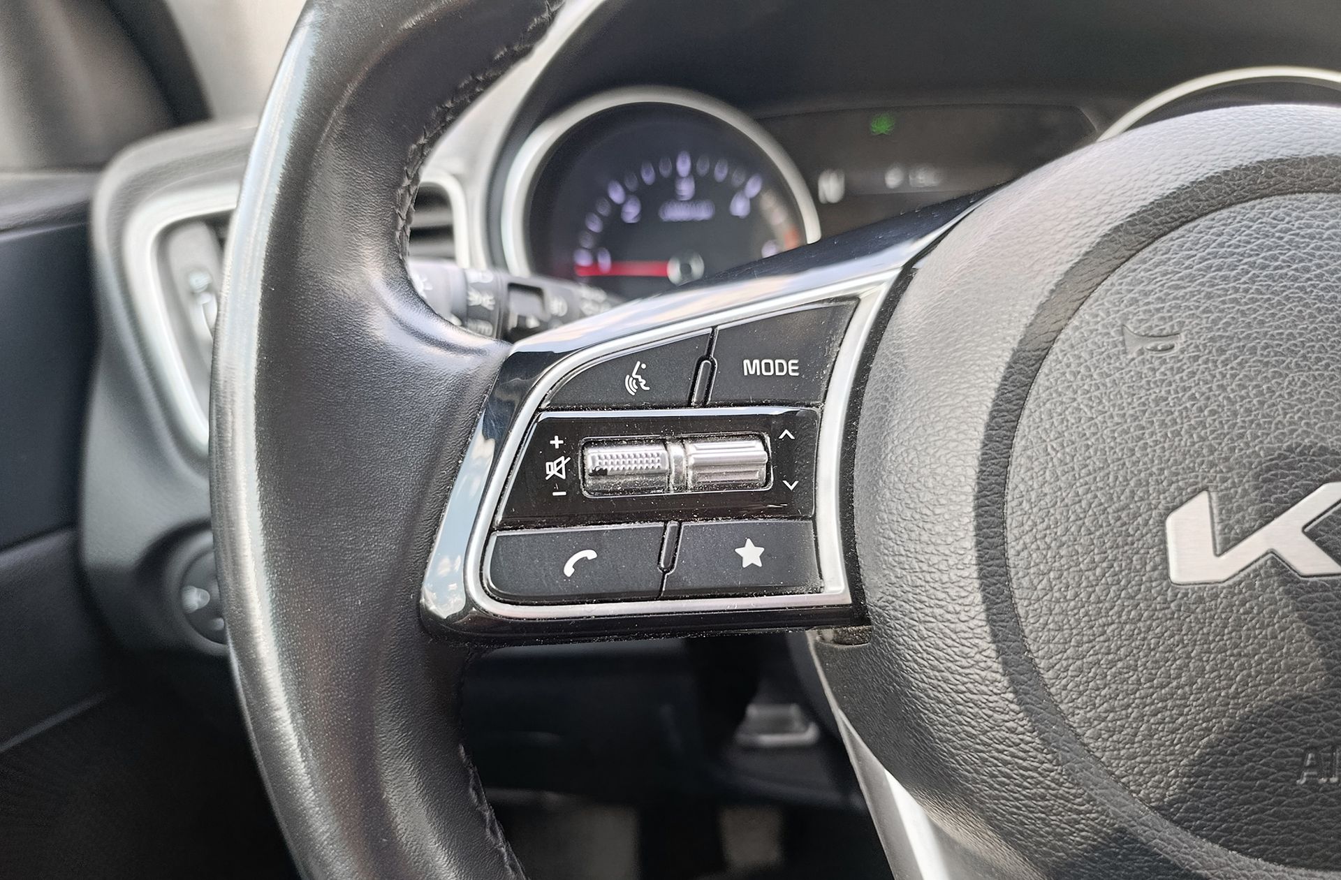 Kia Ceed 1.6 MHEV iMT Drive - foto 30