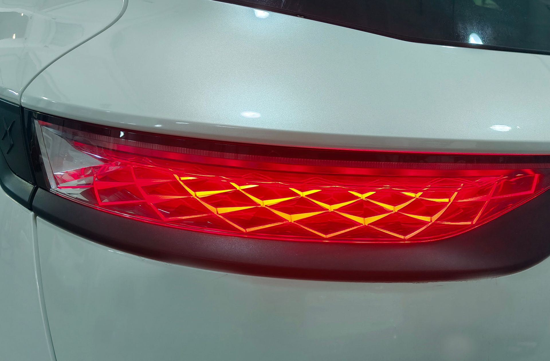 DS DS 7 Crossback E-Tense 300 Performance Line+ 4WD - foto 17