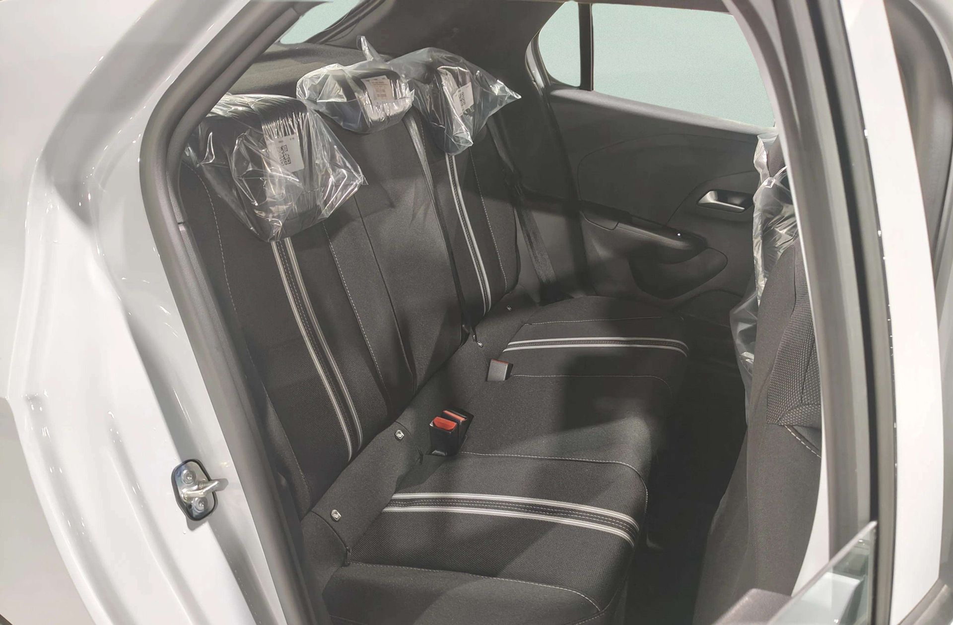 Opel Corsa 1.2 T XHL Hybrid GS eDCT - foto 17