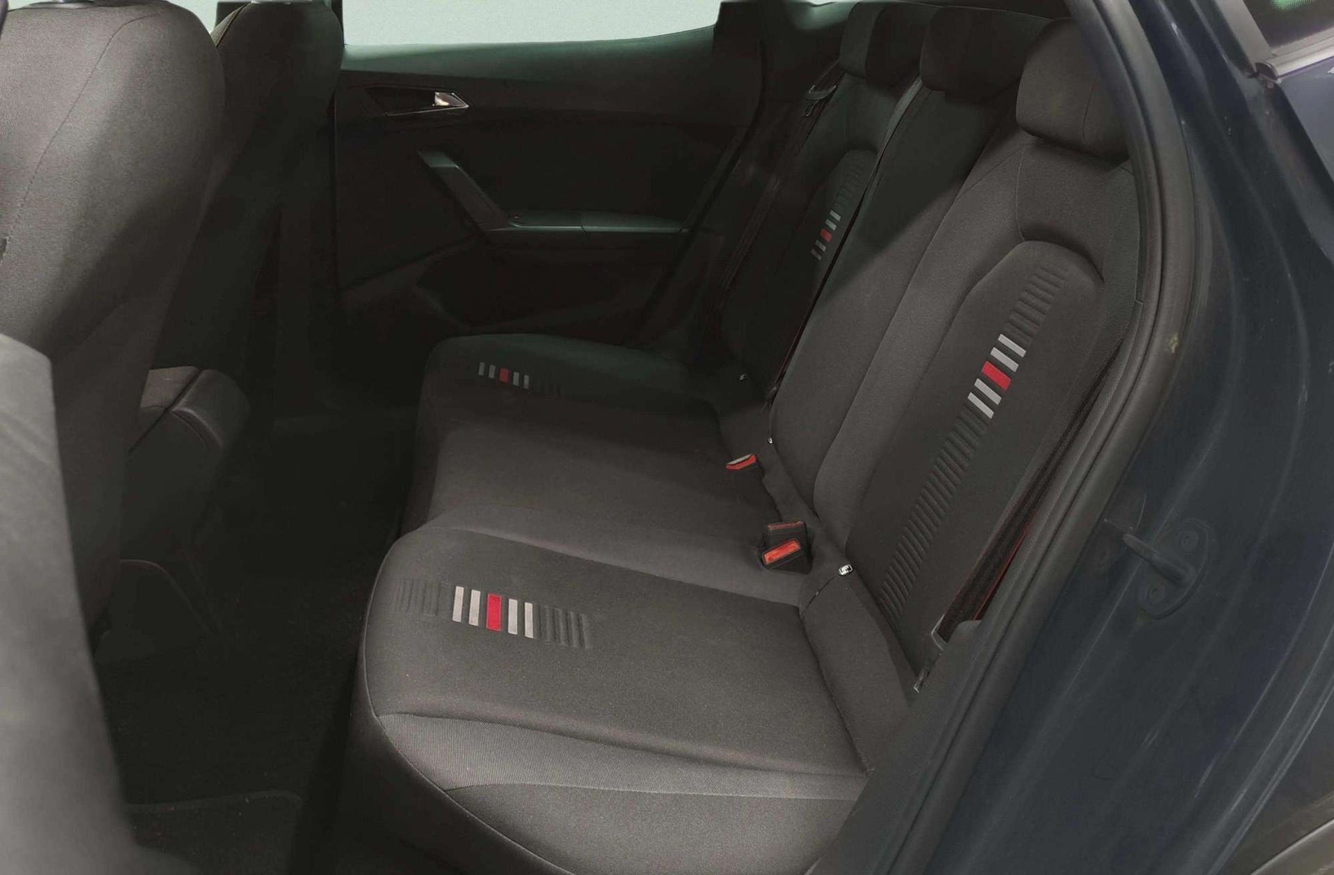 SEAT Arona 1.0 TSI Ecomotive FR - foto 12