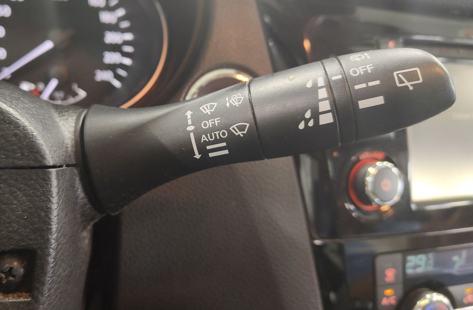 Nissan Qashqai DIG-T 115 N-Connecta - foto 28