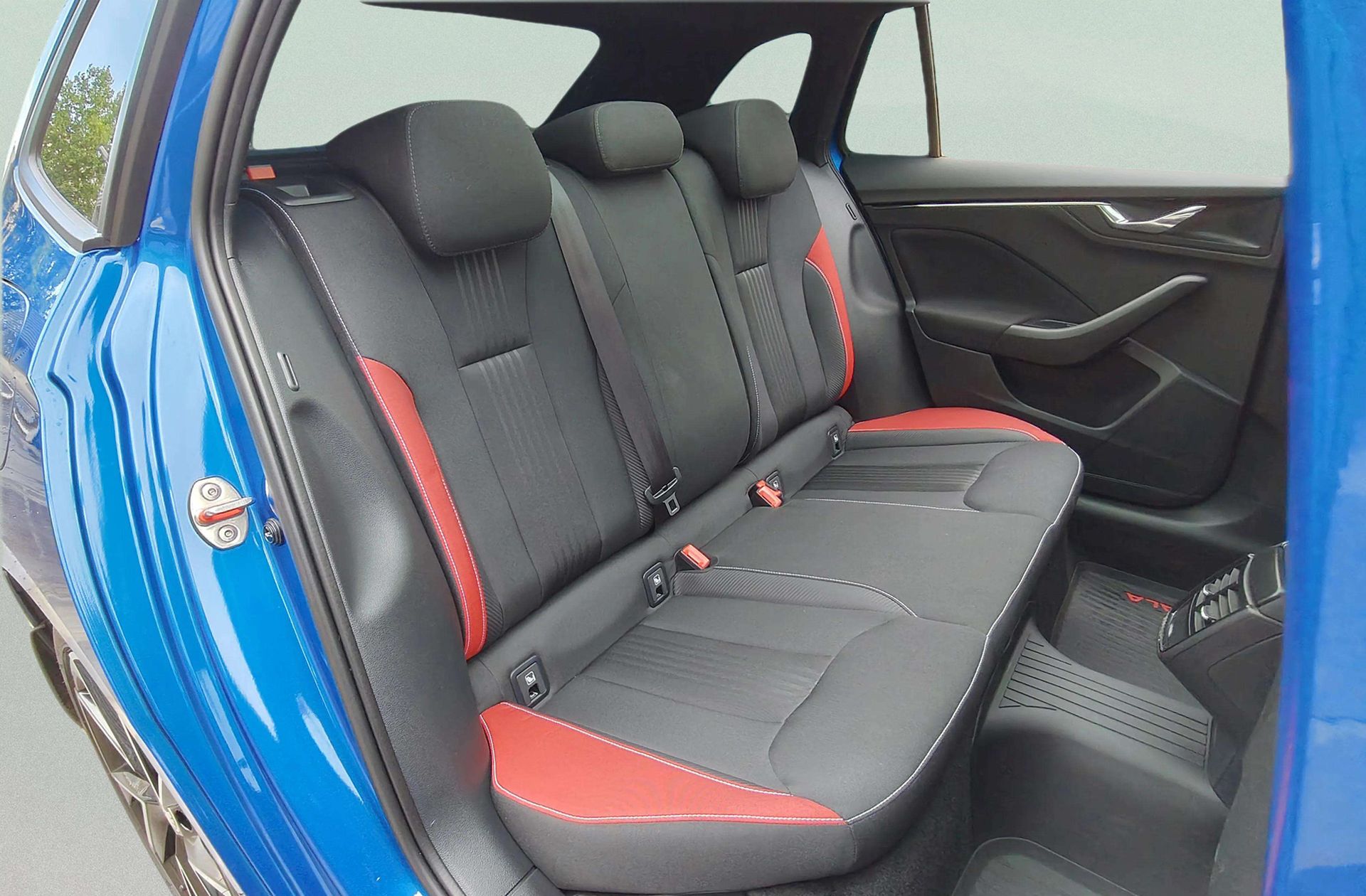 Škoda Scala 1.5 TSI Montecarlo DSG - foto 19