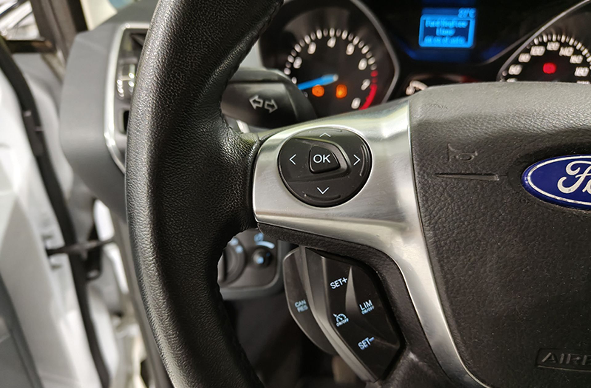 Ford C-Max 1.0 EcoBoost Titanium - foto 27