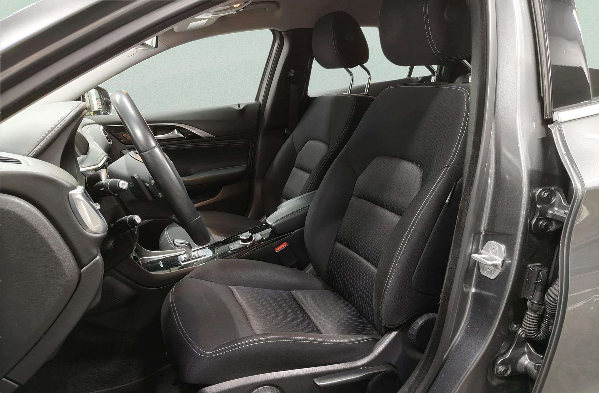 Infiniti Q30 2.2D Premium 7DCT - foto 13