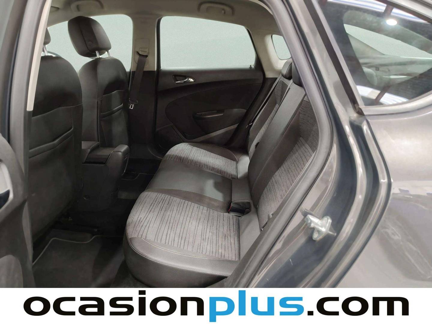 Foto asientos traseros Opel Astra Opel Astra 1.4 Turbo Sedan Selective (140 CV)