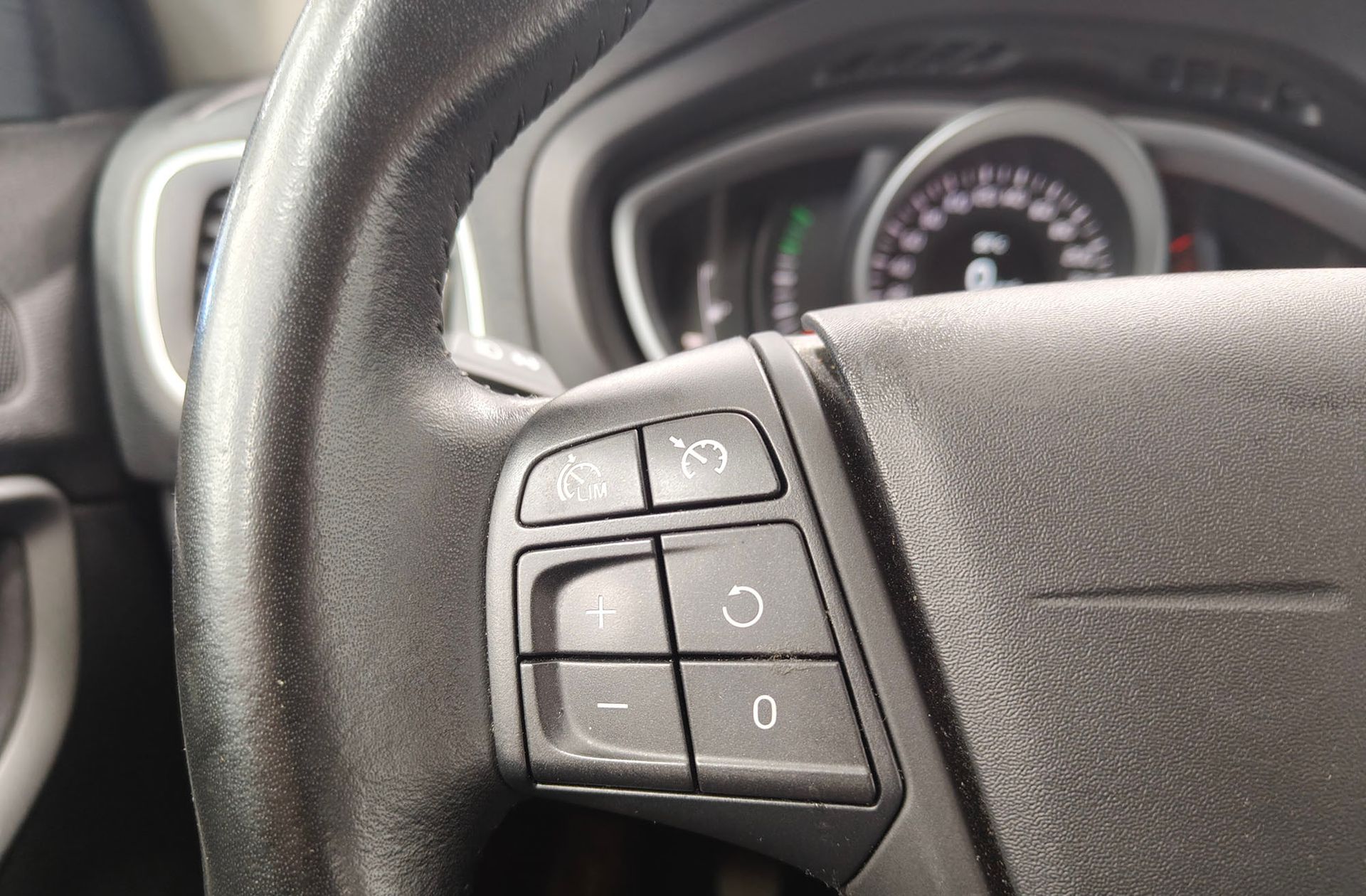 Volvo V40 D2 Kinetic - foto 24