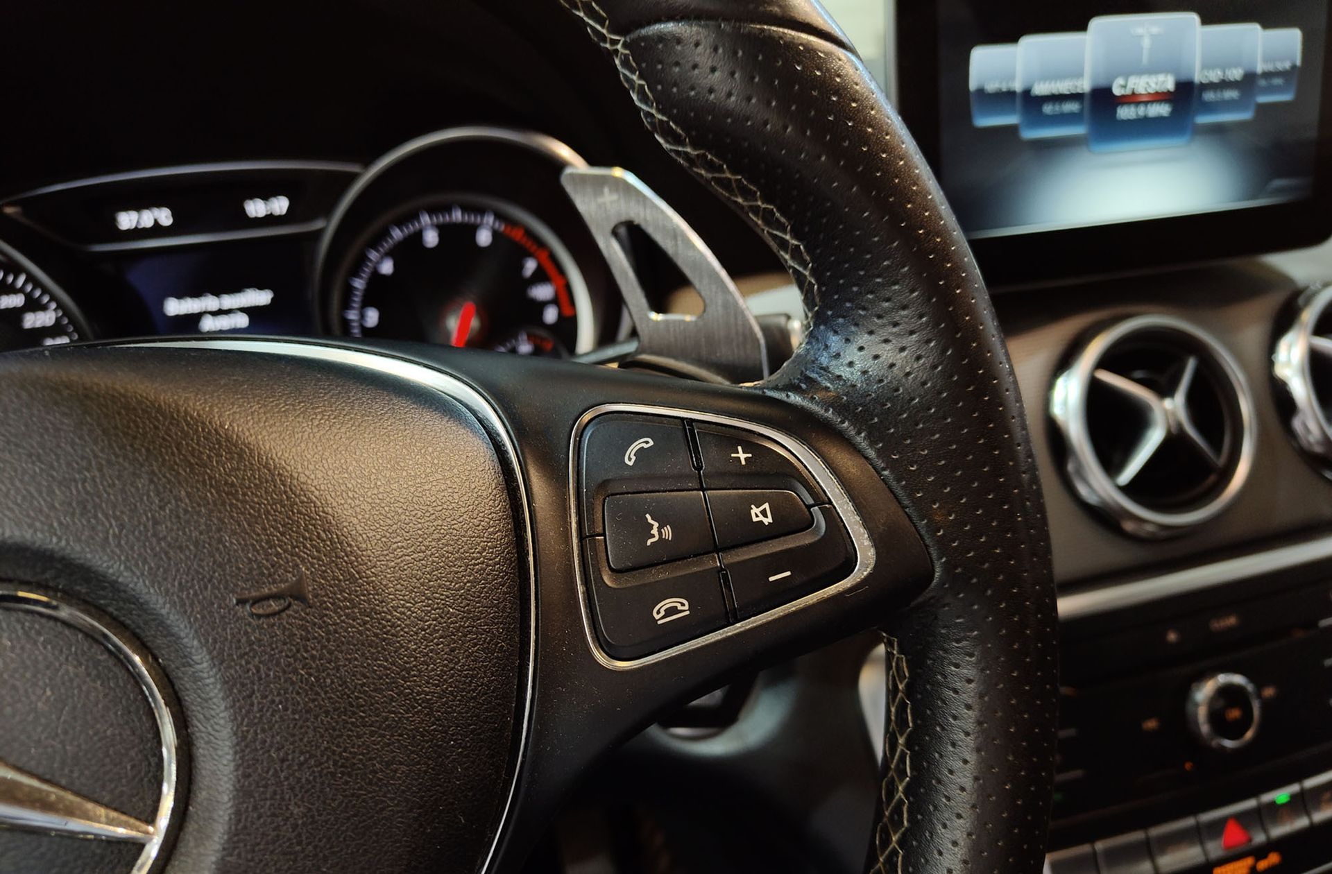 Mercedes-Benz GLA 200 - foto 28