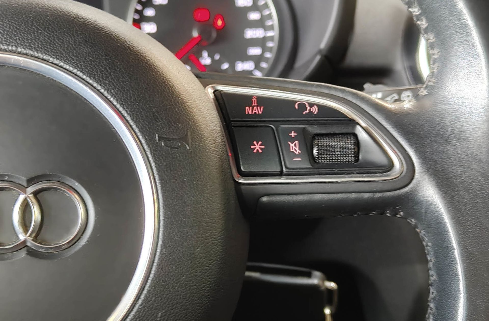Audi A1 Adrenalin 1.6 TDI - foto 22