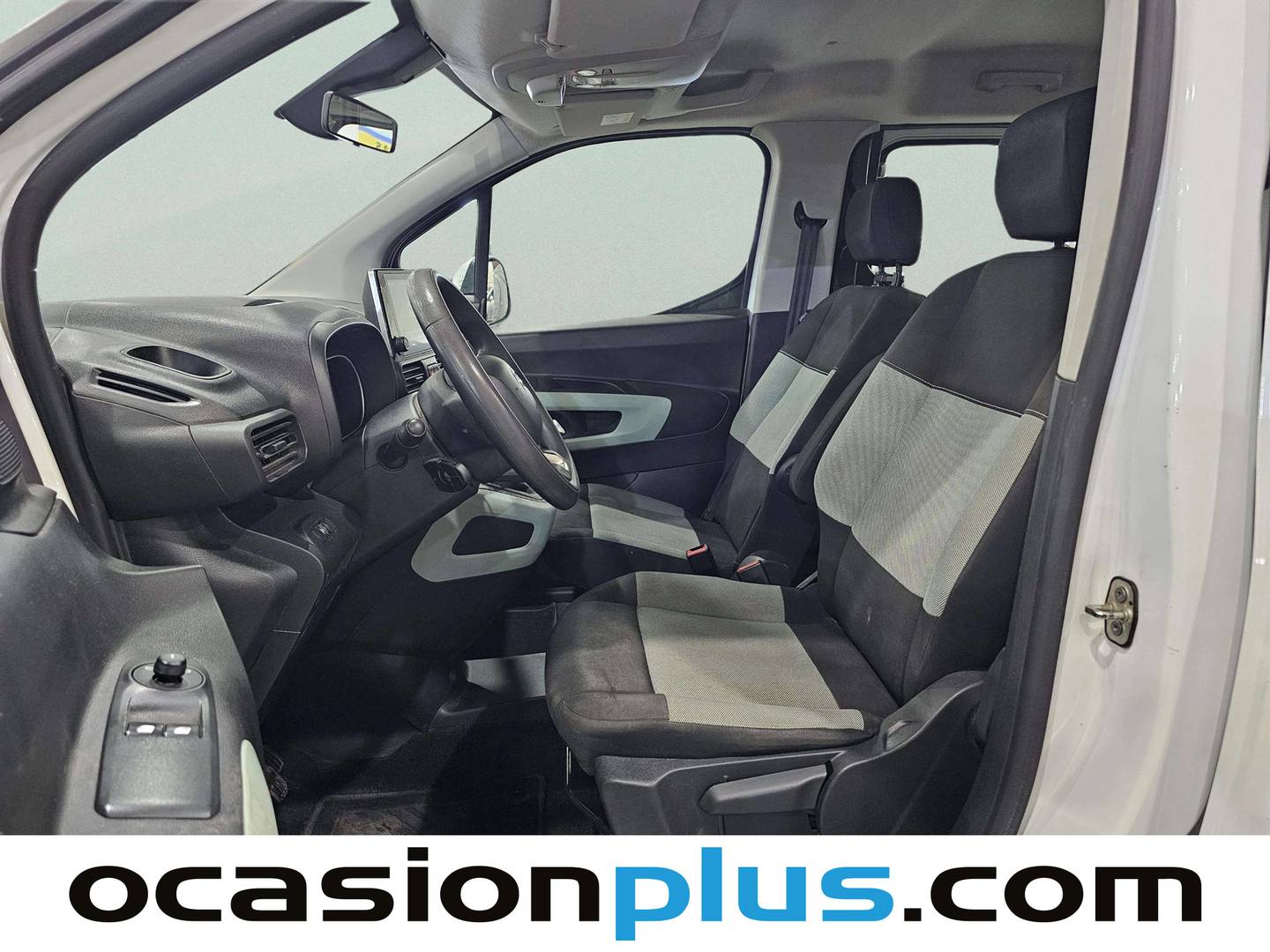 Foto asientos delanteros Citroën Berlingo Citroën Berlingo BlueHDi 100 S&S Talla M Feel (102 CV)