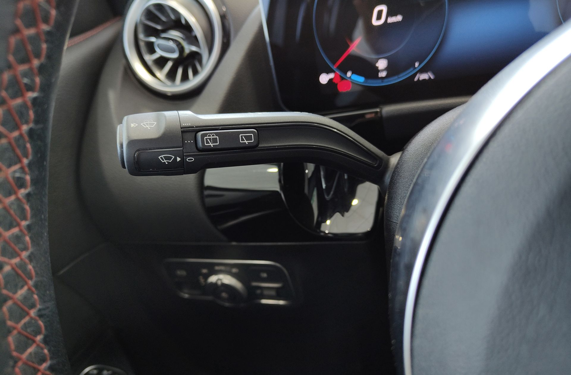 Mercedes-Benz GLA 200 Pack AMG - foto 34