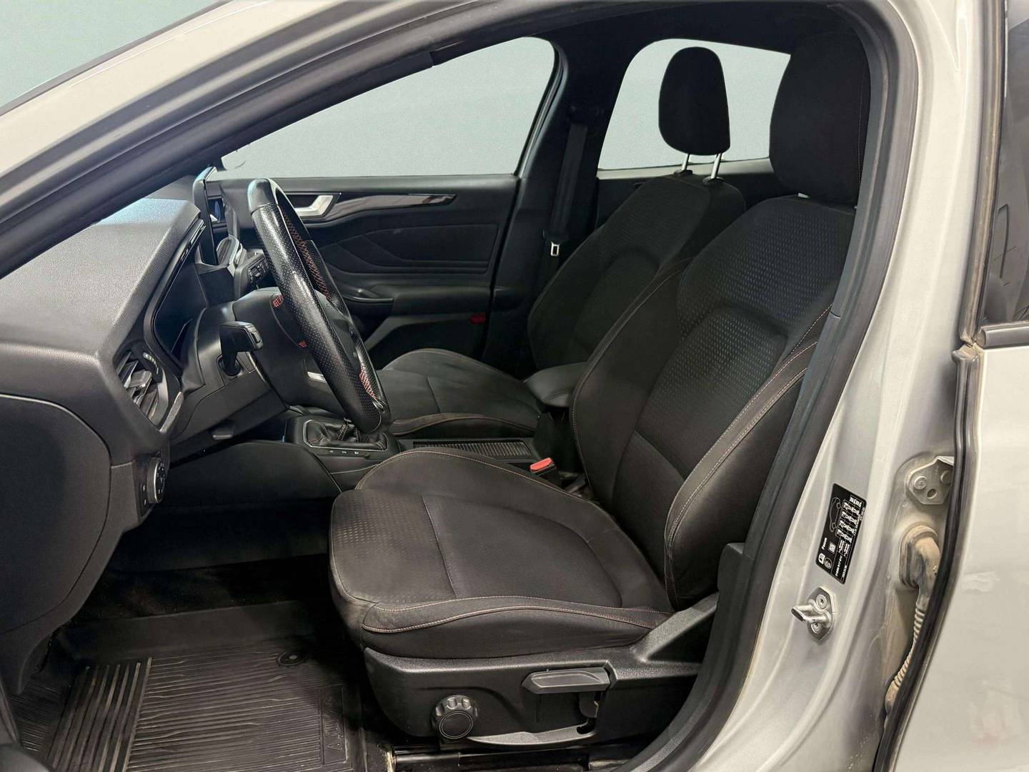 Foto asientos delanteros Ford Focus Ford Focus 1.0 Ecoboost S&S ST-Line (125 CV)