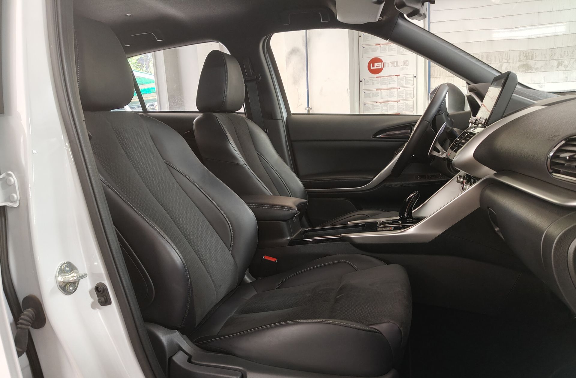 Mitsubishi Eclipse Cross 2.4 PHEV Kaiteki 4WD - foto 19
