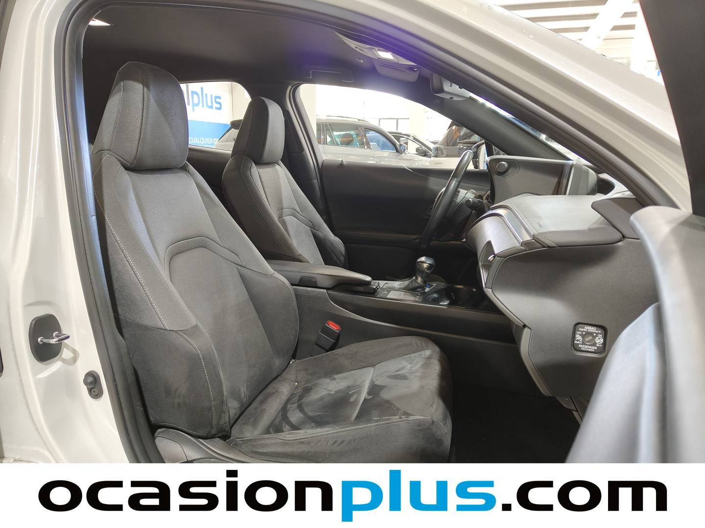 Foto Lexus UX Lexus UX 250h Business 2WD (184 CV)