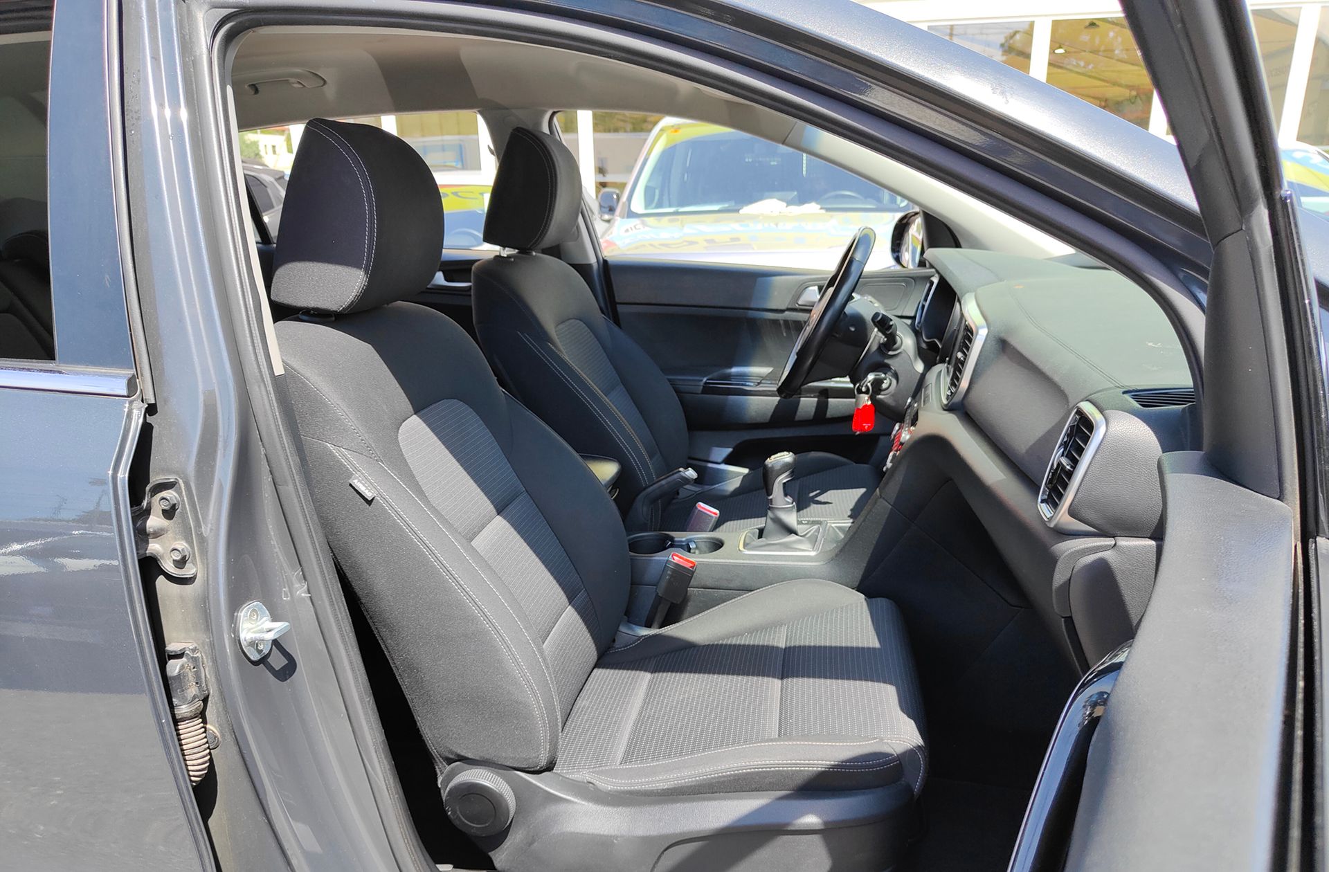 Kia Sportage 1.6 MHEV Drive 4x2 - foto 17