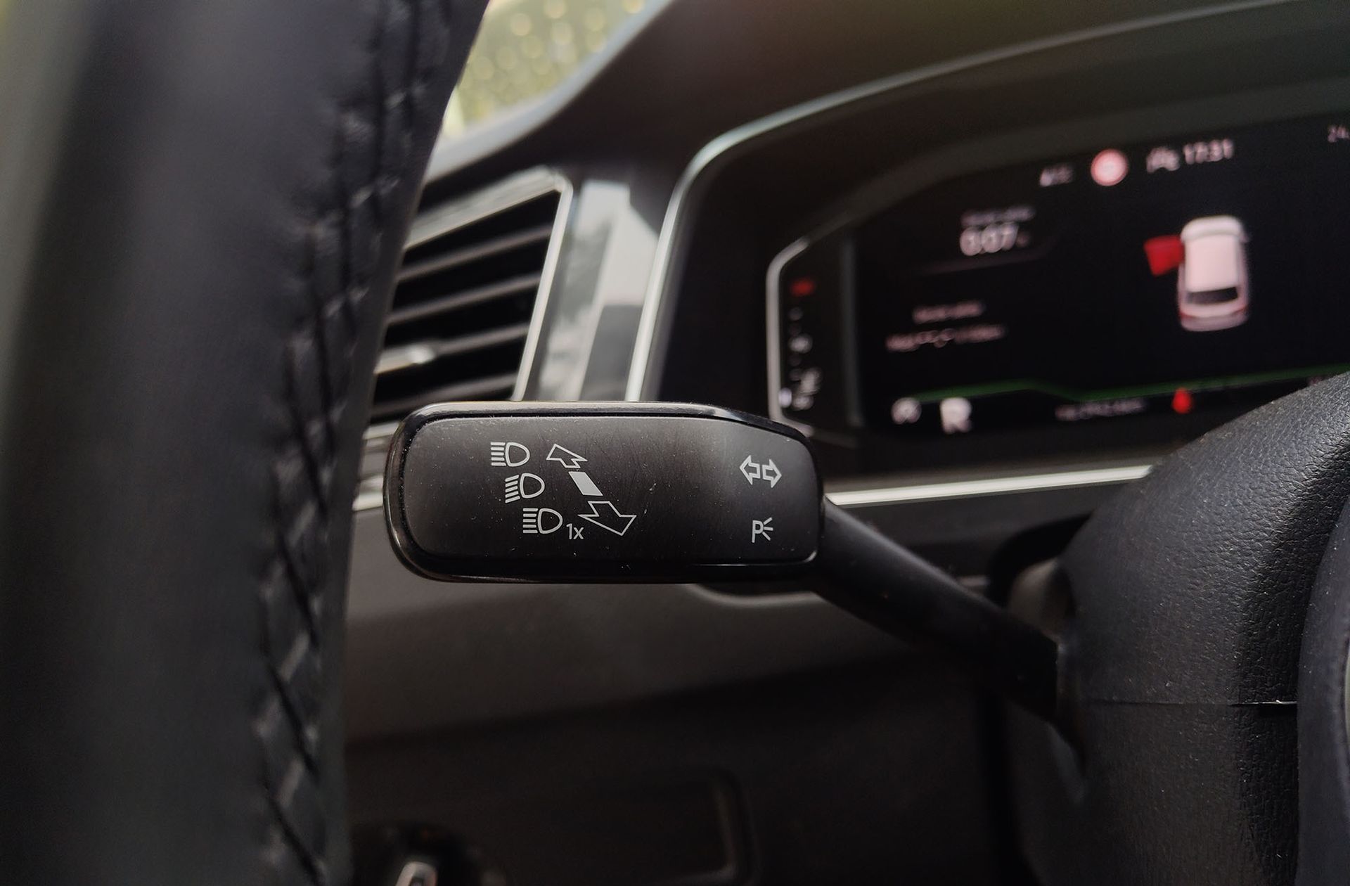 Volkswagen Tiguan Urban Sport 2.0 TDI DSG - foto 28
