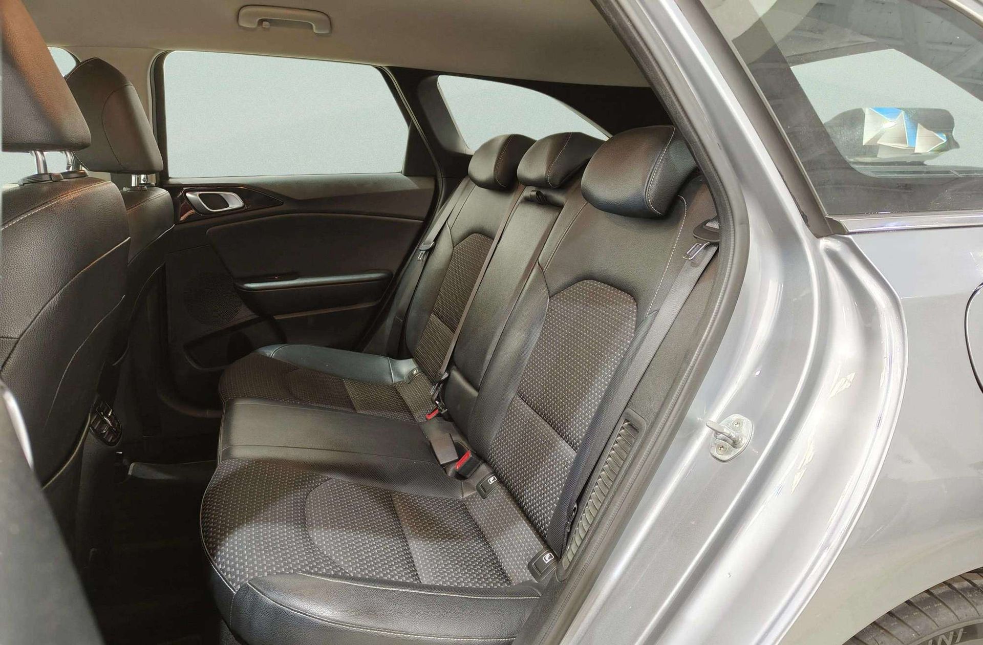 Kia Ceed 1.6 GDi PHEV E-Tech - foto 14