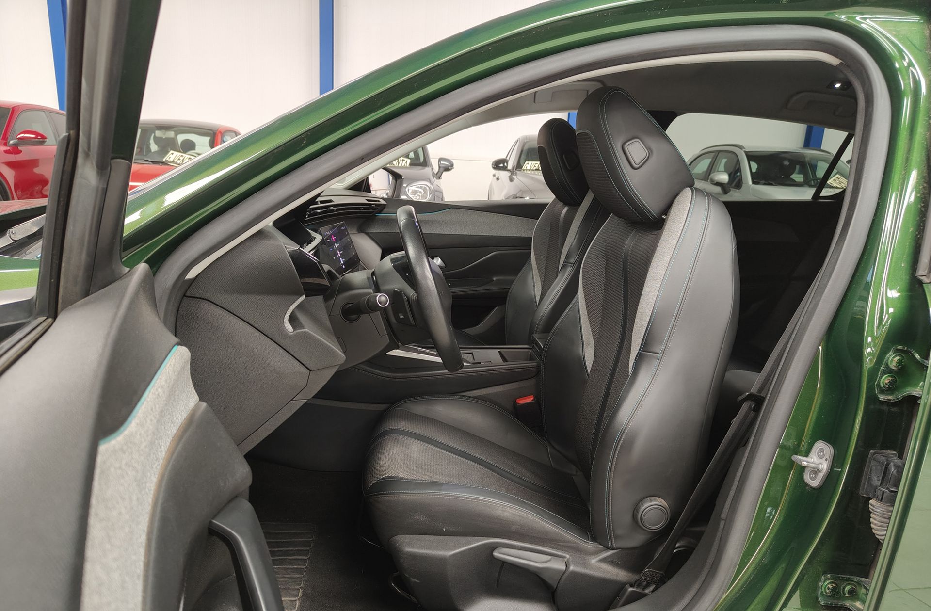 Peugeot 308 PureTech 130 Allure Pack EAT8 - foto 12