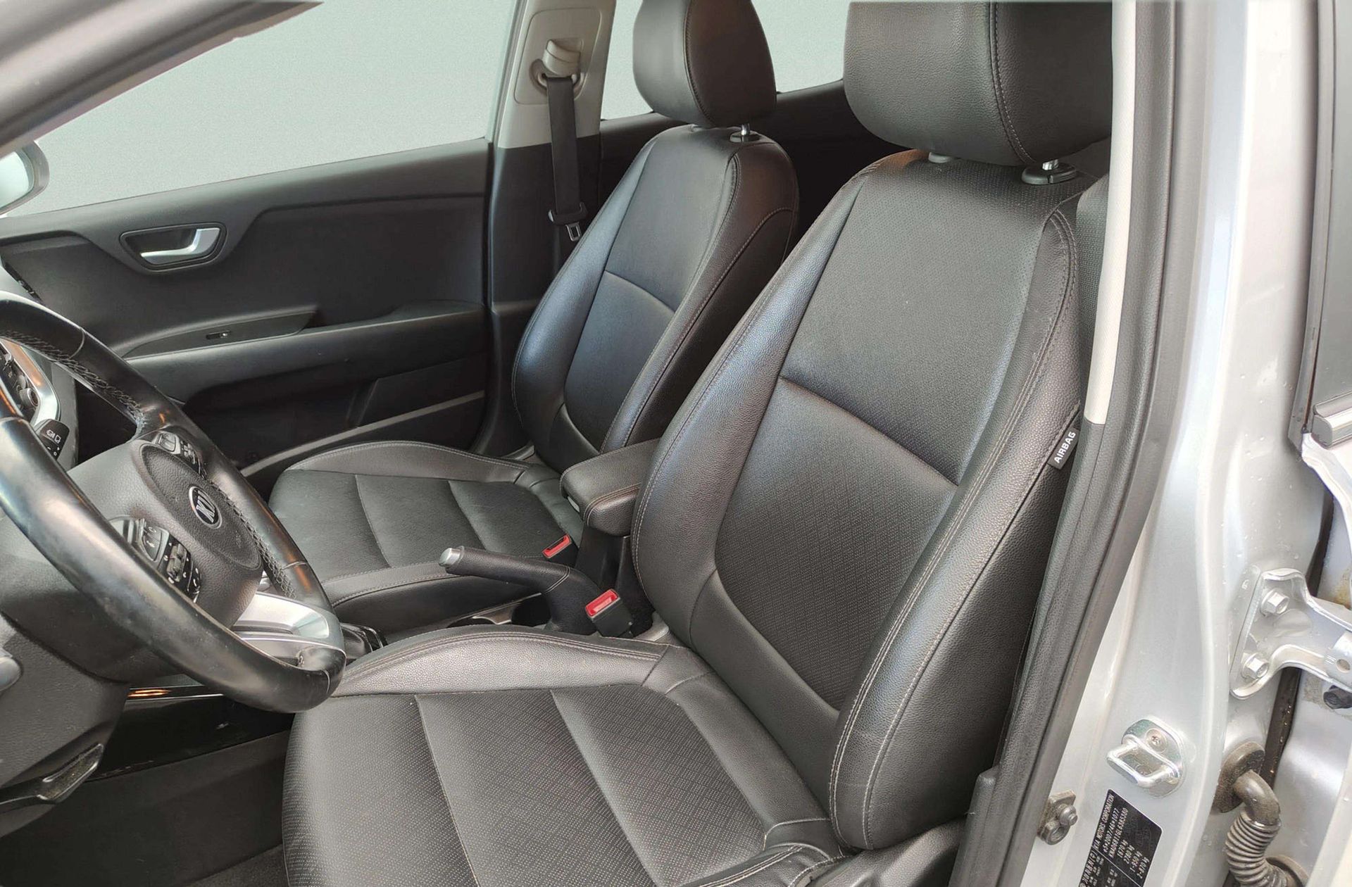 Kia Stonic 1.0 T-GDi Tech DCT - foto 11