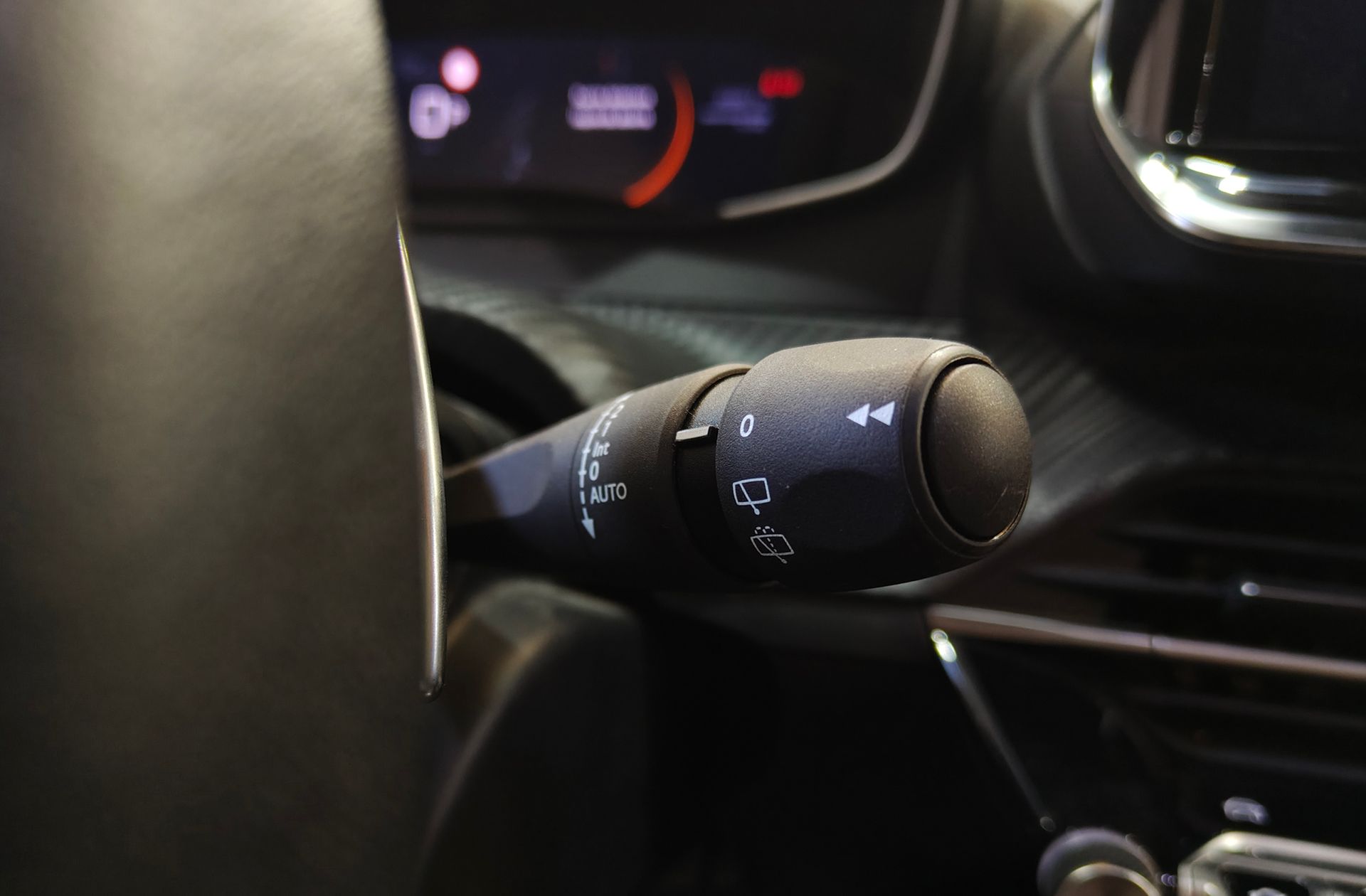 Peugeot 2008 Allure Hybrid eDCS6 - foto 29