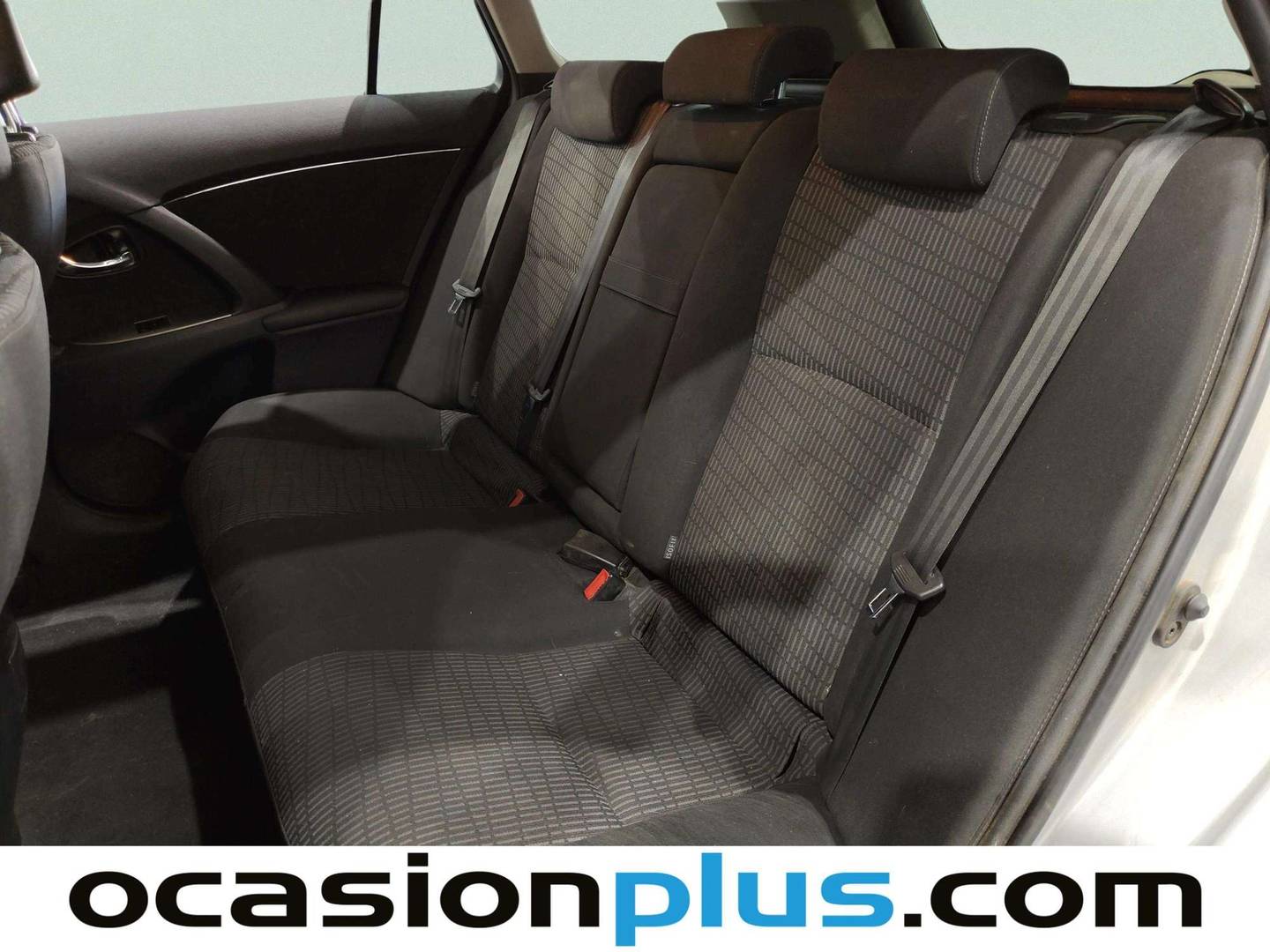 Foto asientos traseros Toyota Avensis Toyota Avensis 2.0 D-4D Cross Sport Advance (126 CV)