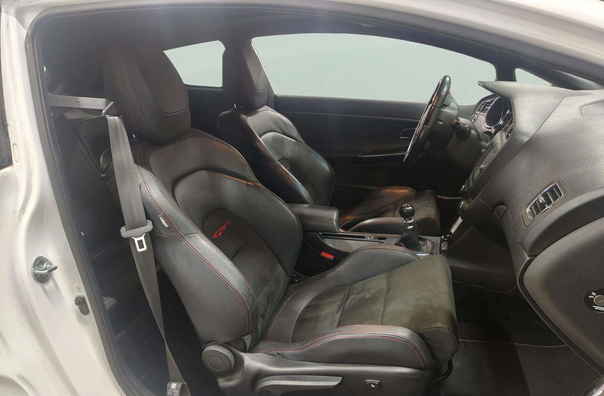 Kia ProCeed 1.6 T-GDi GT - foto 19