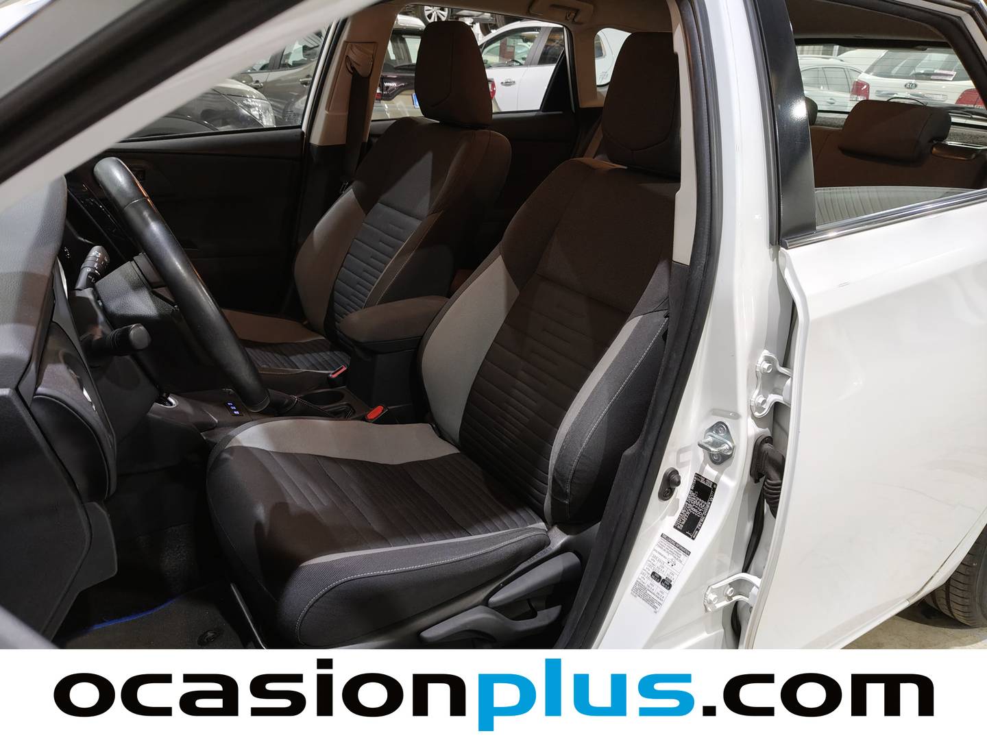 Foto asientos delanteros Toyota Auris Toyota Auris 1.8 Hybrid Active (136 CV)