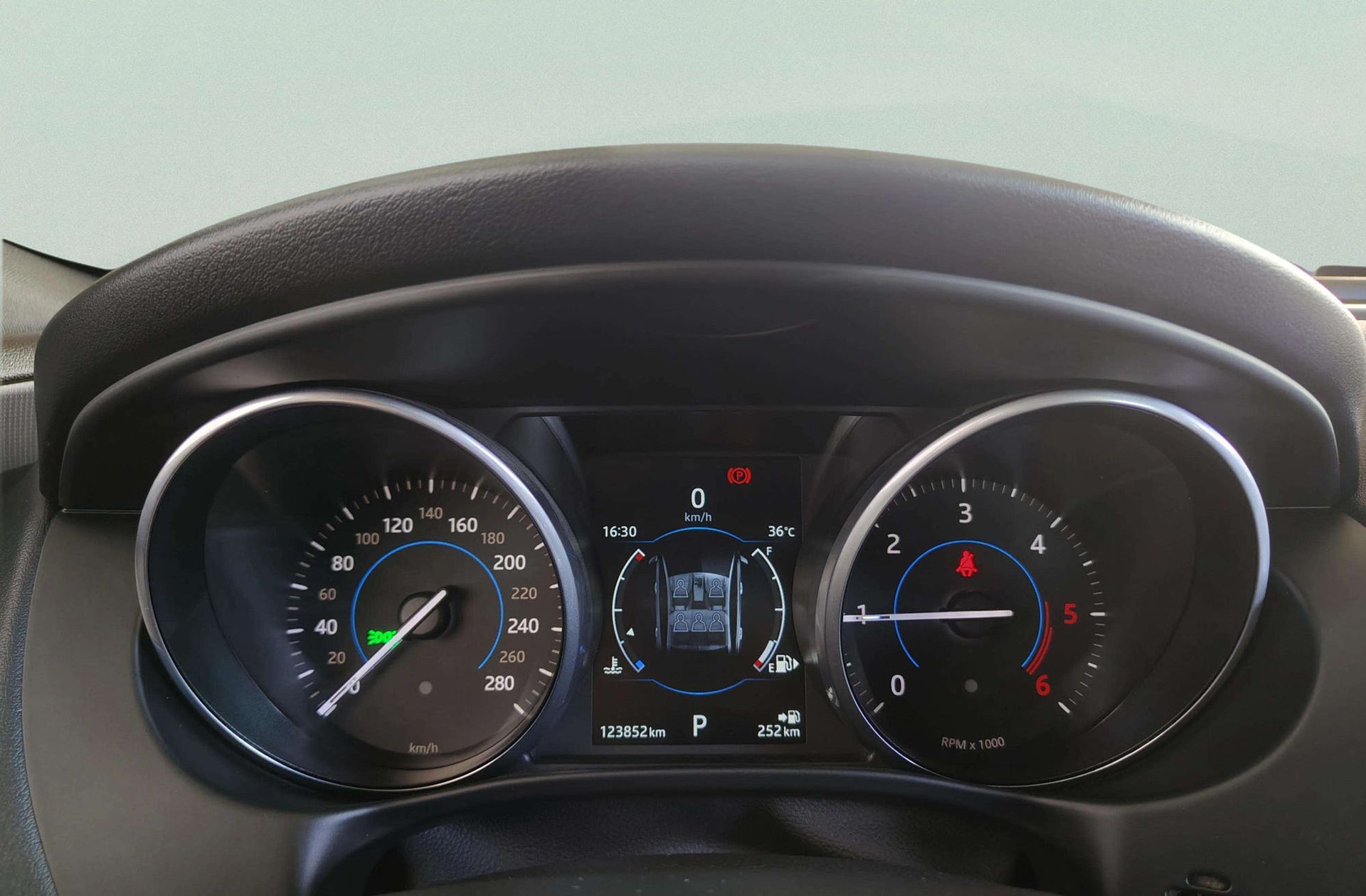 Jaguar XE 2.0 Diesel R-Sport RWD - foto 21