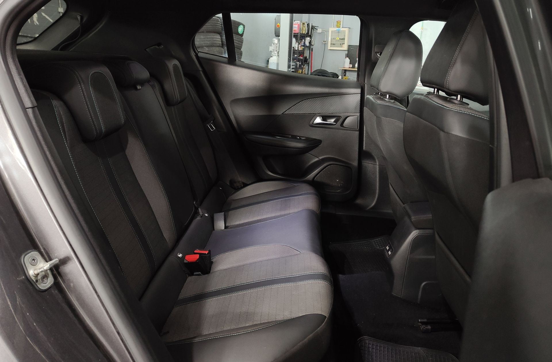 Peugeot 2008 PureTech 100 Allure - foto 17