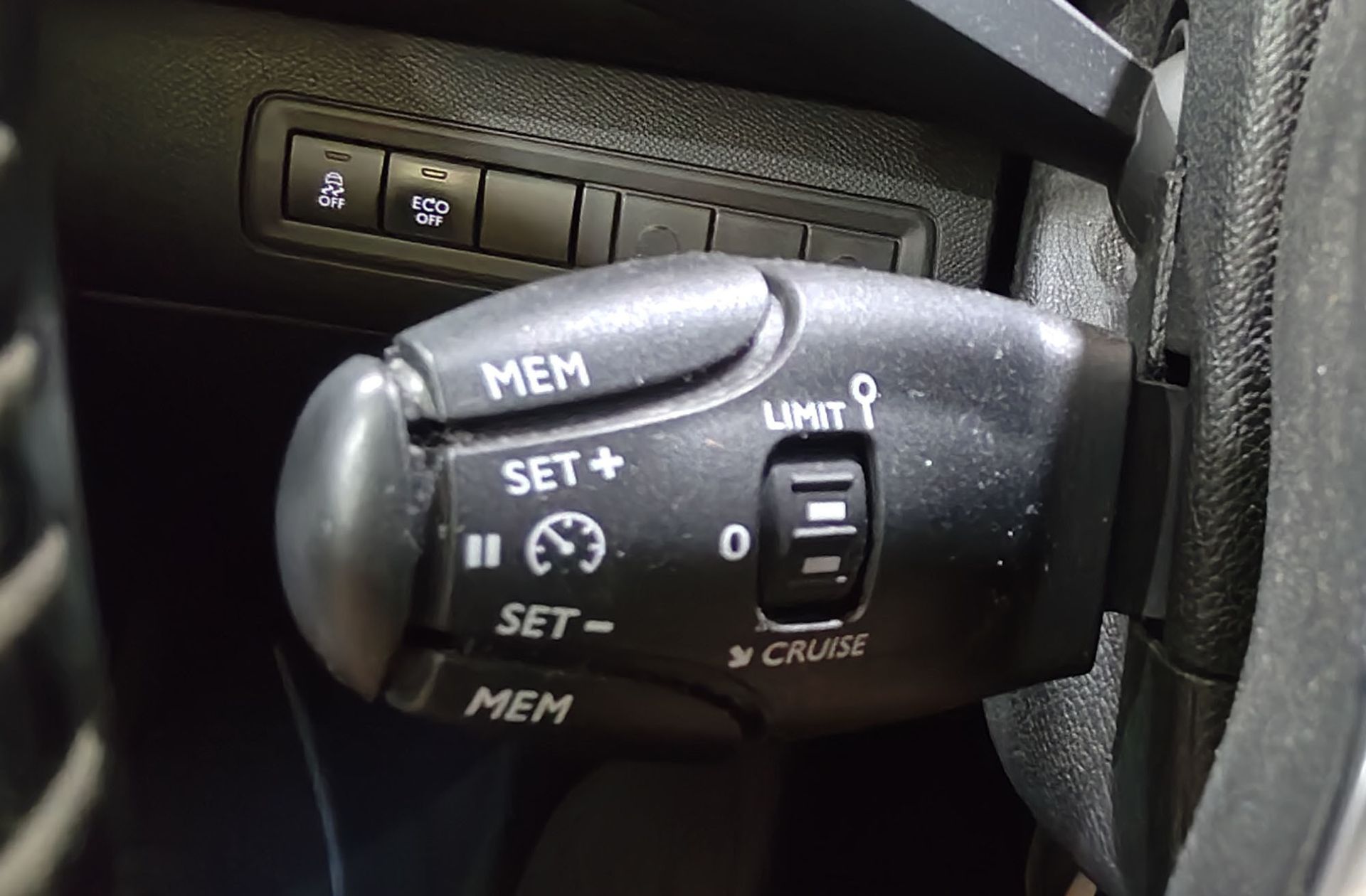 Peugeot 308 SW 2.0 BlueHDi Allure EAT6 - foto 25