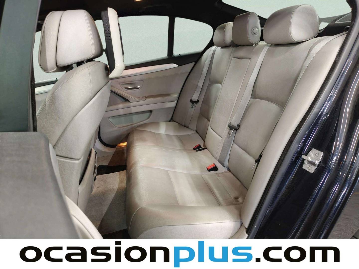 Foto asientos traseros BMW Serie 5 BMW Serie 5 550i xDrive (407 CV)