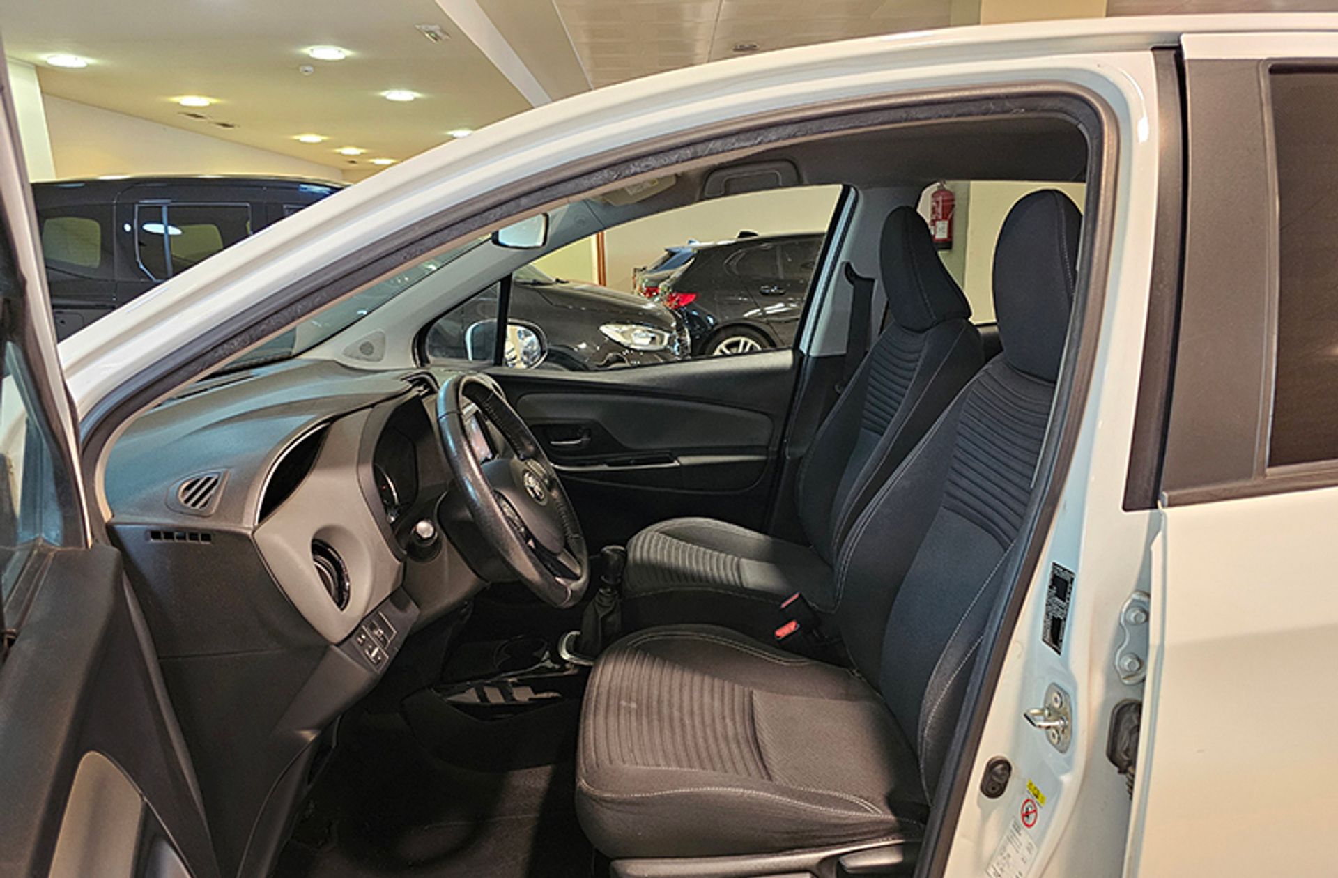 Toyota Yaris 1.3 100 Feel - foto 9