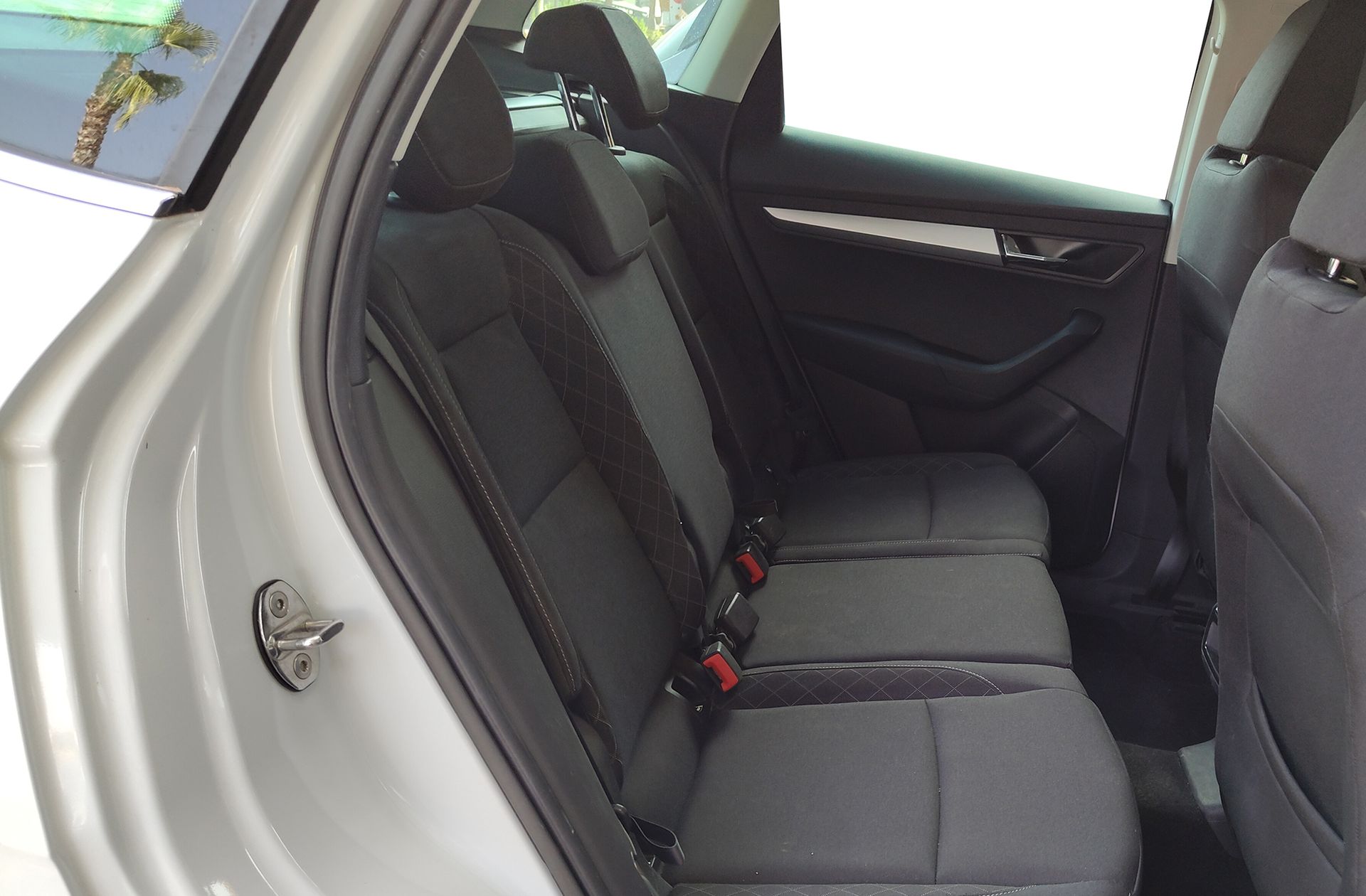 Škoda Karoq 1.6 TDI Ambition - foto 16