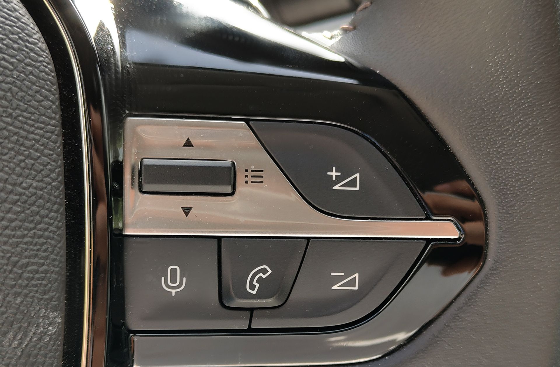 Peugeot 408 Allure Hybrid eDCS6 - foto 27