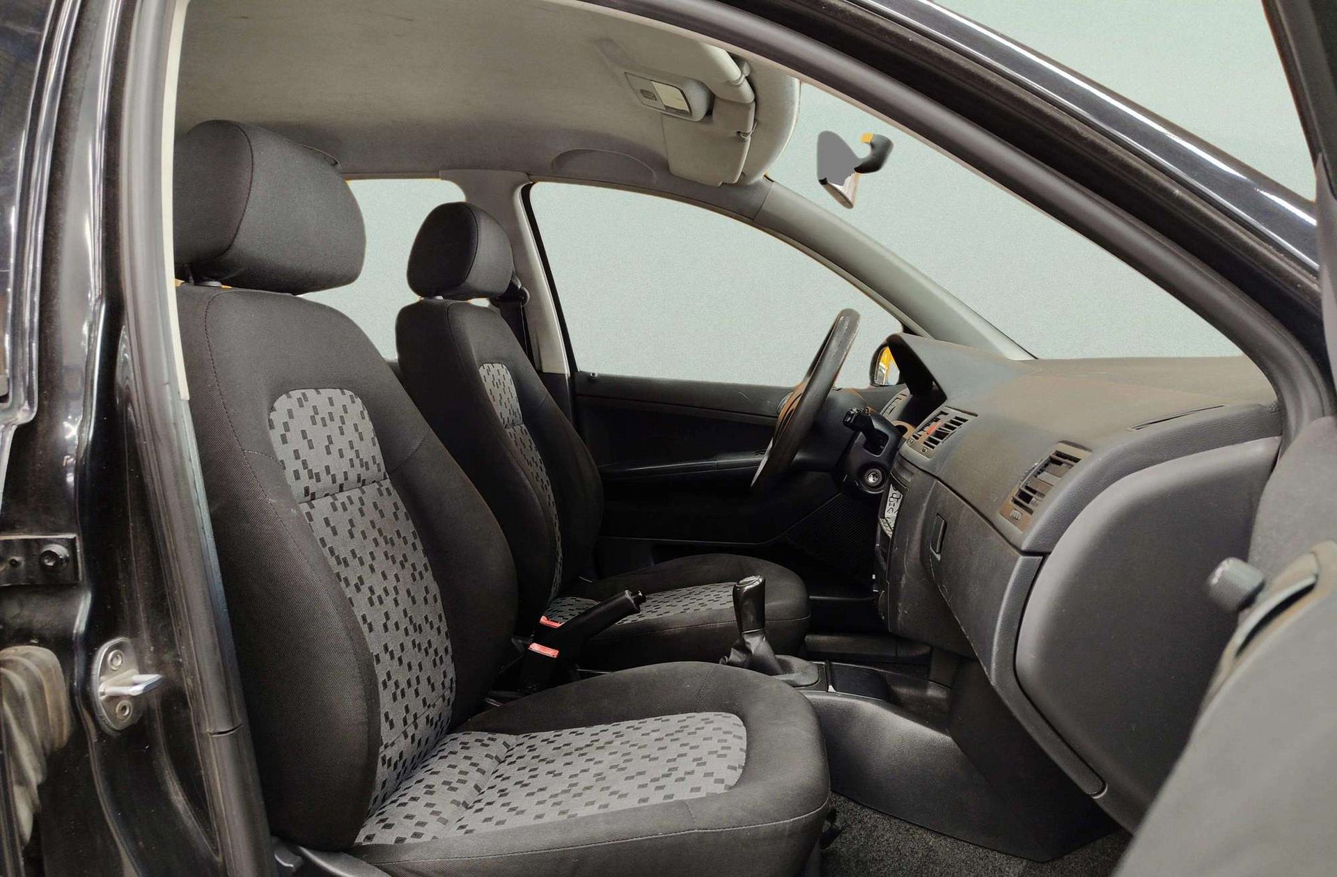 Škoda Fabia 1.2 Young - foto 14